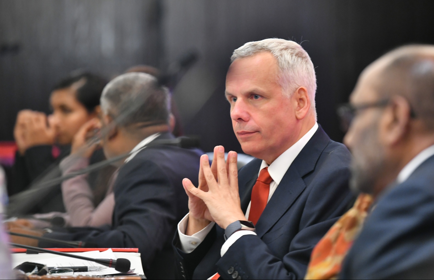 މާލެ: ޖުލައި 30، 2019- ބޭންކް އޮފް މޯލްޑިވްސް (ބީއެމްއެލް)ގެ އަހަރީ އާންމު ޖަލްސާގައި އެކުންފުނީގެ އާ ސީއީއޯ ޓިމޮތީ ސޯޔާ ބައިވެރިވެވަޑައިގަންނަވަނީ.---ފޮޓޯ: ހުސެއިން ވަހީދު/ މިހާރު