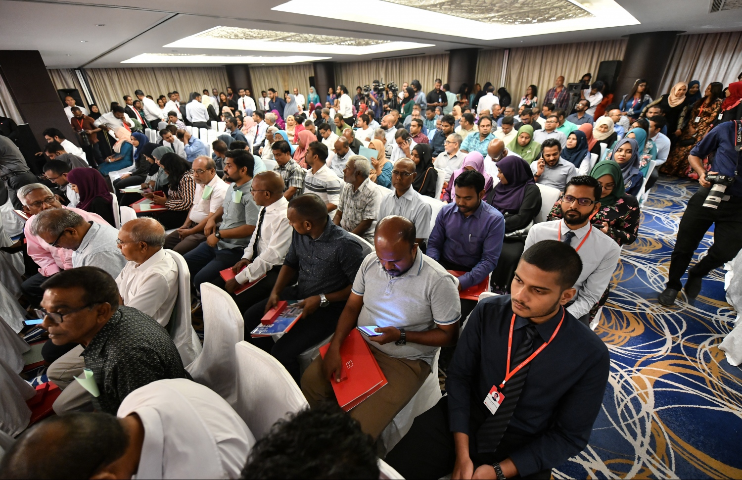 މާލެ: ޖުލައި 30، 2019- ބޭންކް އޮފް މޯލްޑިވްސް (ބީއެމްއެލް)ގެ އަހަރީ އާންމު ޖަލްސާގެ ތެރެއިން.---ފޮޓޯ: ހުސެއިން ވަހީދު/ މިހާރު