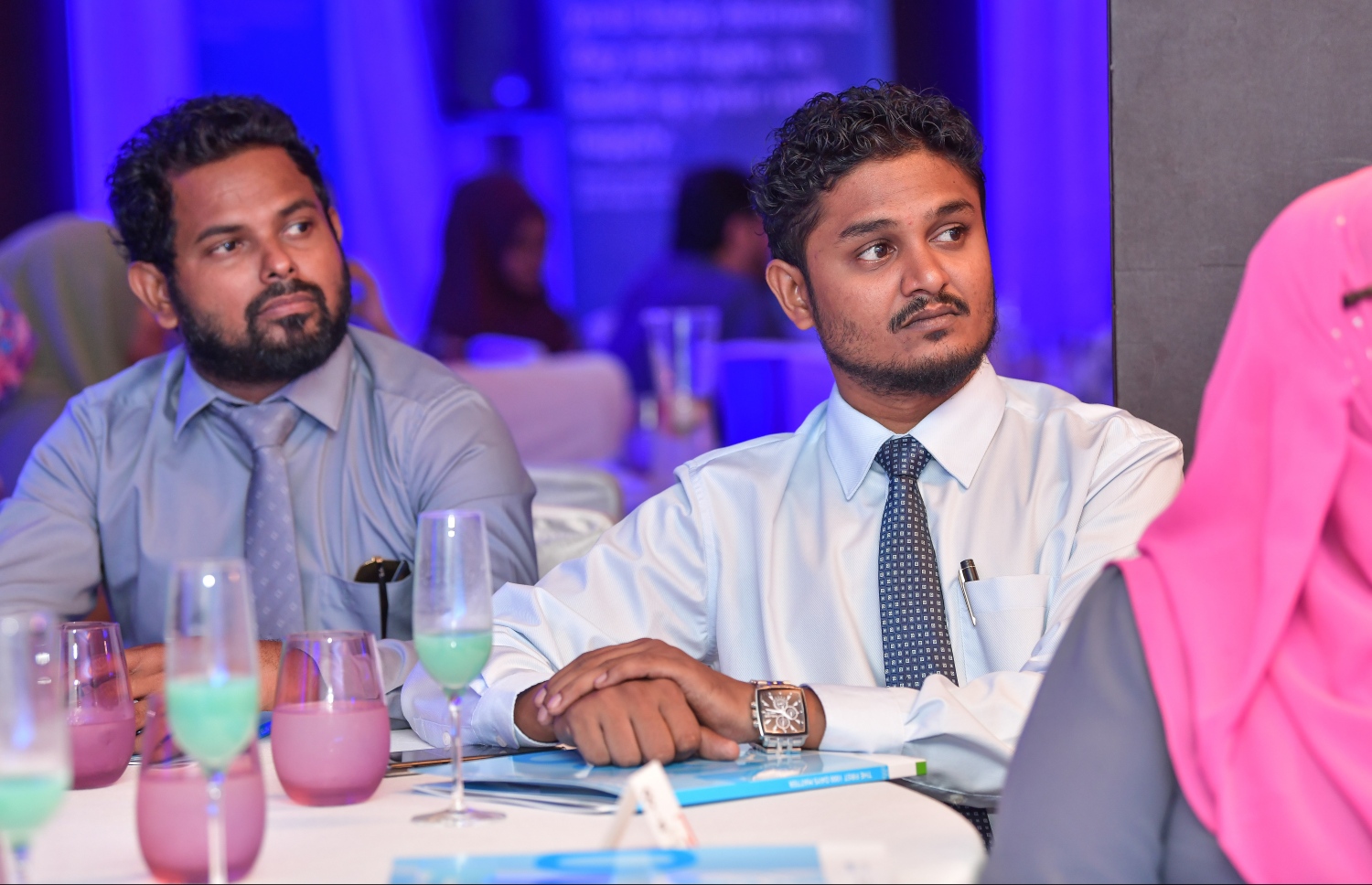 މާލެ: އޮގަސްޓް 1، 2019- ތުއްތުކުއްޖާގެ ހަޔާތުގެ ފުރަތަމަ 1000 ދުވަހަށް އަމާޒުކޮށްގެން ޔުނިސެފާ ގުޅިގެން ތައްޔާރުކުރި "ސޯޝަލް އެންޑް ބިހޭވިއާ ޗޭންޖް ކޮމިއުނިކޭޝަން ސްޓްރެޓަޖީ" އިފުތިތާހު ކުރަން ހޮޓެލް ޖެންގައި ބޭއްވި ރަސްމިއްޔާތުގައި ބައިވެރިވެވަޑައިގެންނެވި ބައެއް ބޭފުޅުން.--- ފޮޓޯ: ނިޝާން އަލީ/މިހާރު