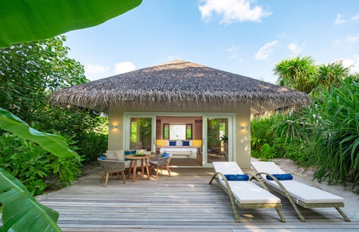 ބެގްލިއޯނީގެ ބީޗް ވިލާއެއް: މި ރިސޯޓުގައި ޖުމްލަ 96 ވިލާ ހުރޭ- ފޮޓޯ: ބެގްލިއޯނީ