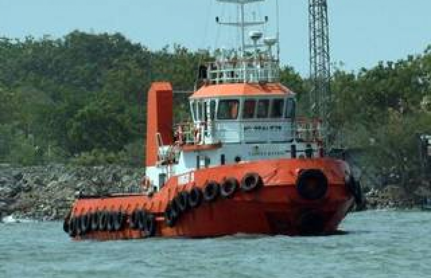 އަދީބު އިންޑިއާ އަށް އެތެރެވުމަށް ބޭނުން ކުރެއްވި ޓަގް ބޯޓު އިއްޔެ ޓުޓިކޮރިން ސަރަހައްދުގައި. --- ފޮޓޯ: ދަ ހިންދު