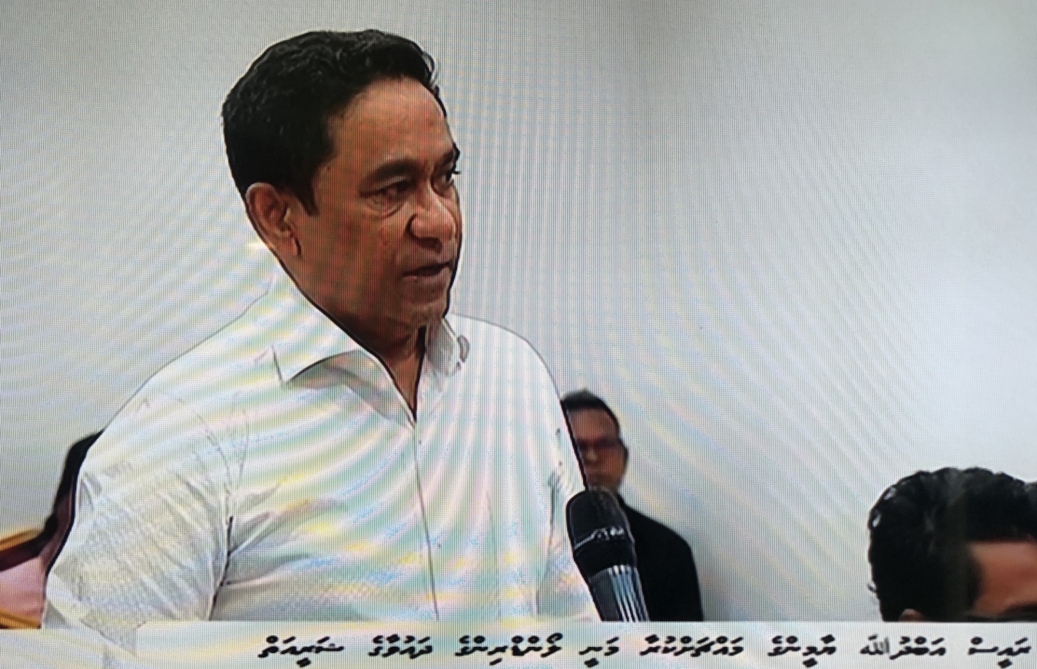 ޔާމީން، މިއަދުގެ ޝަރީއަތުގެ މަޖިލީހުގައި ދައުލަތުން ހުށަހެޅި ހެކި، އޭސީސީގެ ރައީސް މުއައްވިޒާ ސުވާލު ކުރައްވަވަނީ.