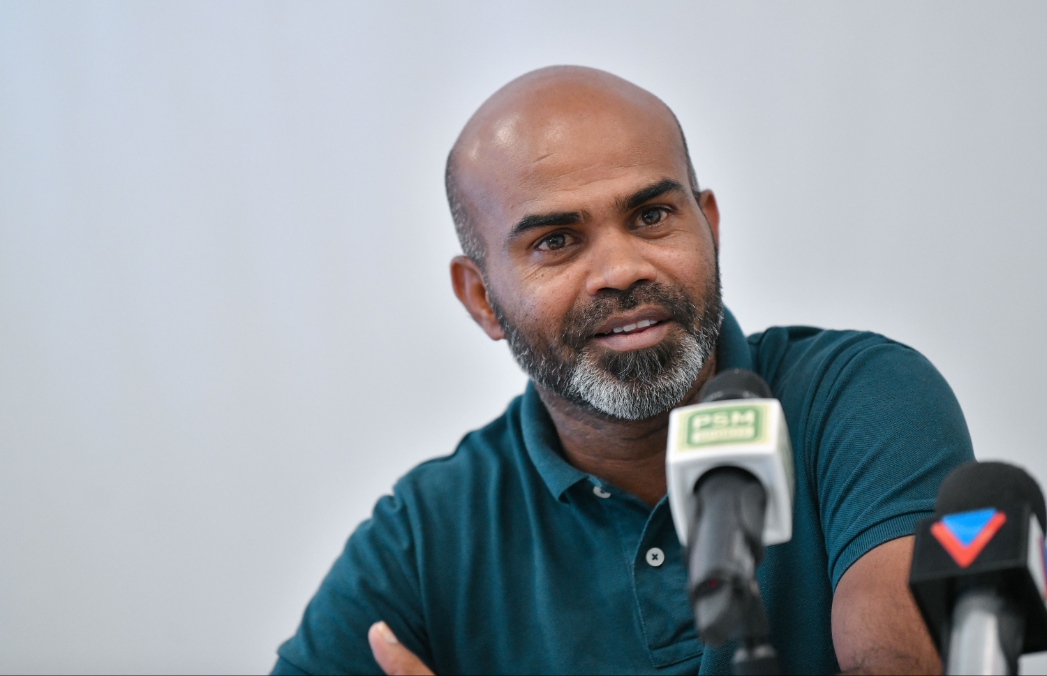 ނިޒާމްބެ މިއަދުގެ ނޫސްވެރިންގެ ބައްދަލުވުމުގައި ވާހަކަދައްކަނީ. --ފޮޓޯ: ނިޝާން އަލީ/ މިހާރު