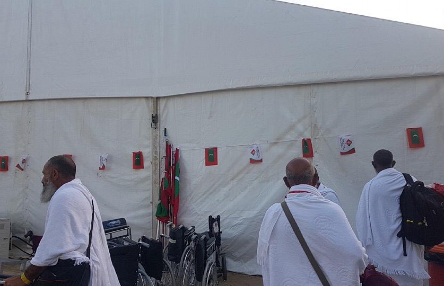 ދިވެހި ހައްޖުވެރިން އަރަފާތު ބިމުގައި: މިއަދު އިރު އޮއްސެންދެން ހައްޖުވެރިން ތިބޭނީ މި ބިމުގައި -- ފޮޓޯ: ހައްޖު ކޯޕަރޭޝަން