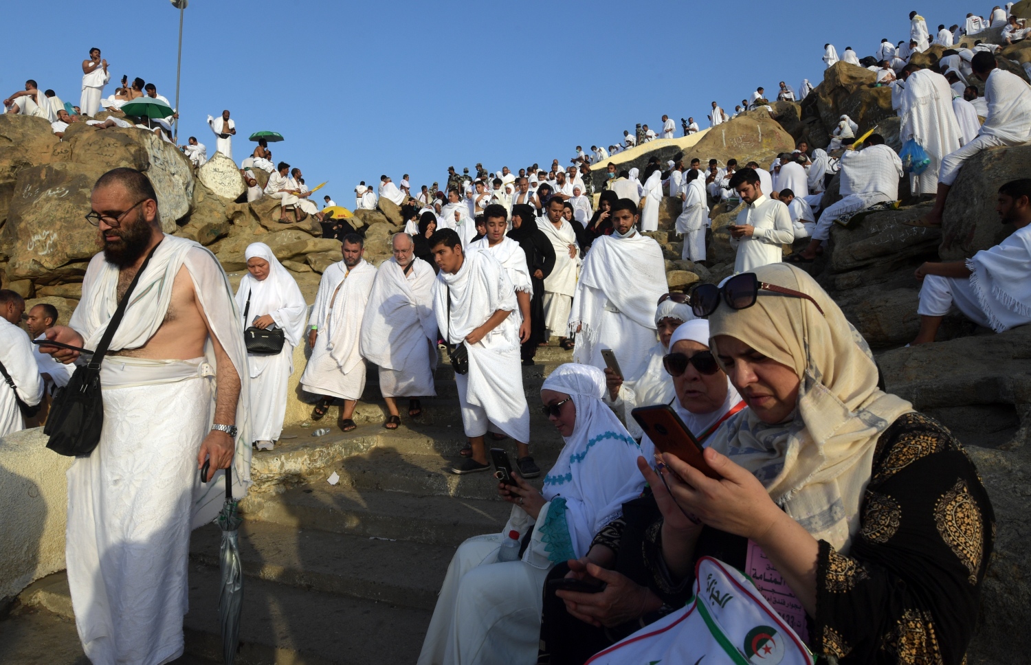 އަރަފާތު: އޮގަސްޓް 10، 2019: ހައްޖުވެރިން އަރަފާތު ބިމުގައި ދުއާ ކުރުމުގައި. --ފޮޓޯ:އޭއެފްޕީ