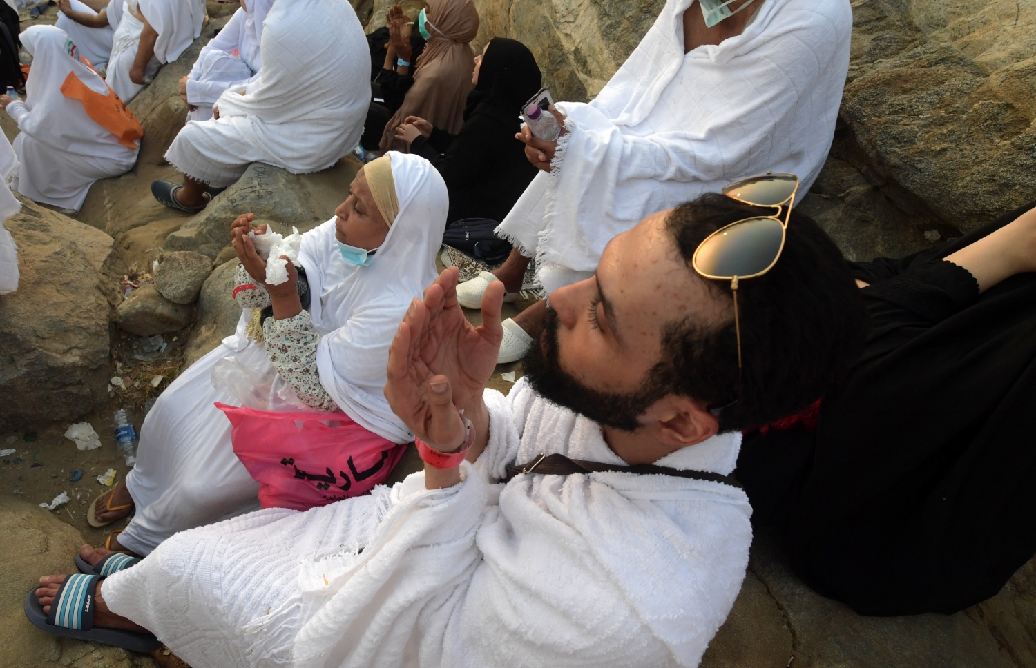 އަރަފާތު: އޮގަސްޓް 10، 2019: ހައްޖުވެރިން އަރަފާތު ބިމުގައި ދުއާ ކުރުމުގައި. --ފޮޓޯ:އޭއެފްޕީ