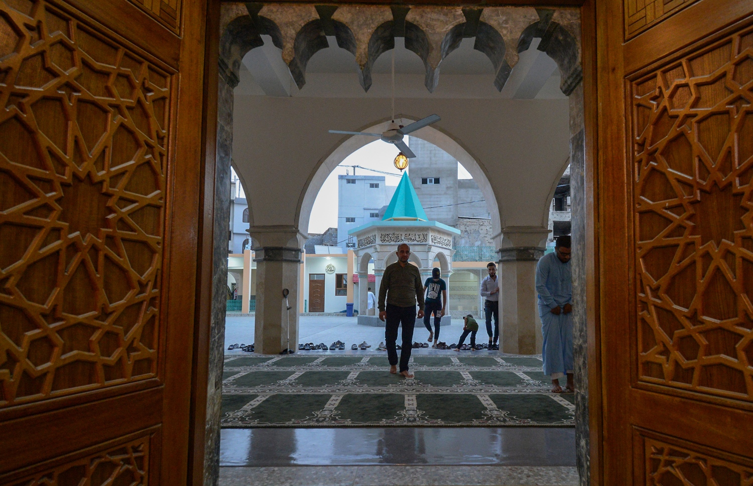 ބަޣުދާދު: އޮގަސްޓް 11، 2019: އިރާގުގެ ވެރިރަށް ބަޣުދާދުގެ މިސްކިތަކަށް އީދު ނަމާދަށް މީހުން ޖަމާވަނީ. --ފޮޓޯ:އޭއެފްޕީ