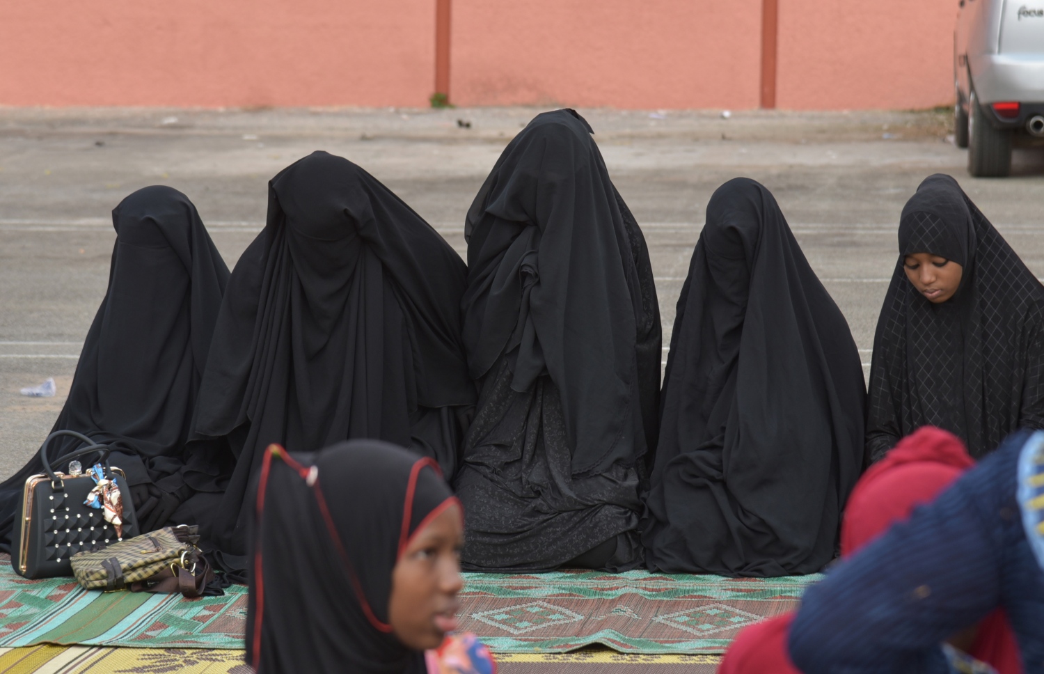 އަބިޖާން: އޮގަސްޓް 11، 2019:ކޯޓި ޑިވޯގައި ކުރި އީދު ނަމާދުގައި އަންހެނުންތަކެއް ބައިވެރިވަނީ. --ފޮޓޯ:އޭއެފްޕީ