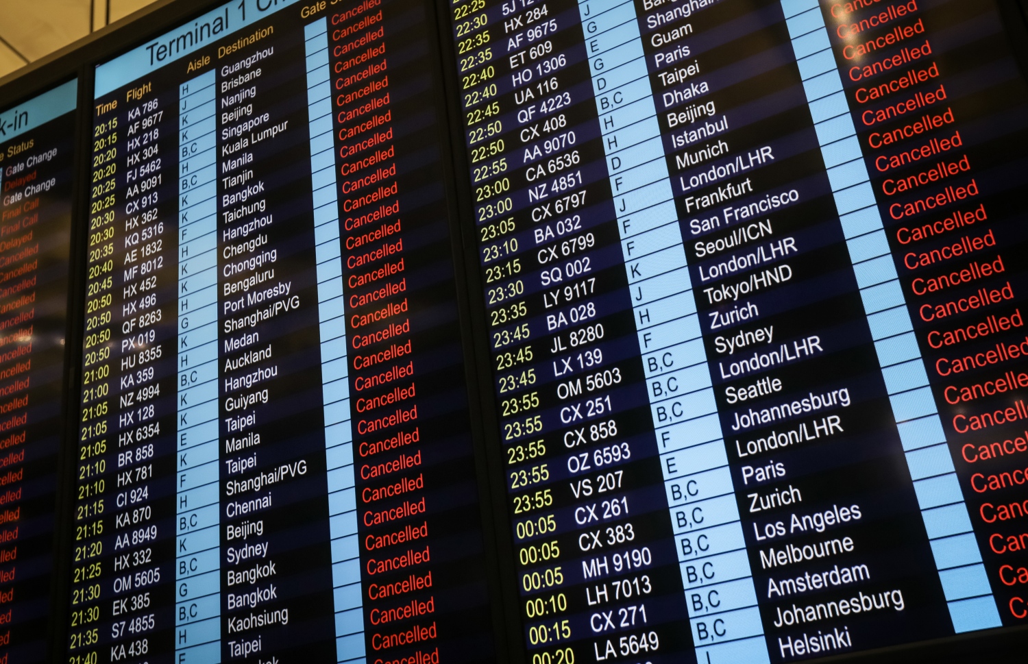 މުޒާހަރާއާ ގުޅިގެން ހޮން ކޮން އެއާޕޯޓުން ފްލައިޓްތައް ވަނީ އިއްޔެ ކެންސަލްކޮށްފައި. --ފޮޓޯ:އޭއެފްޕީ