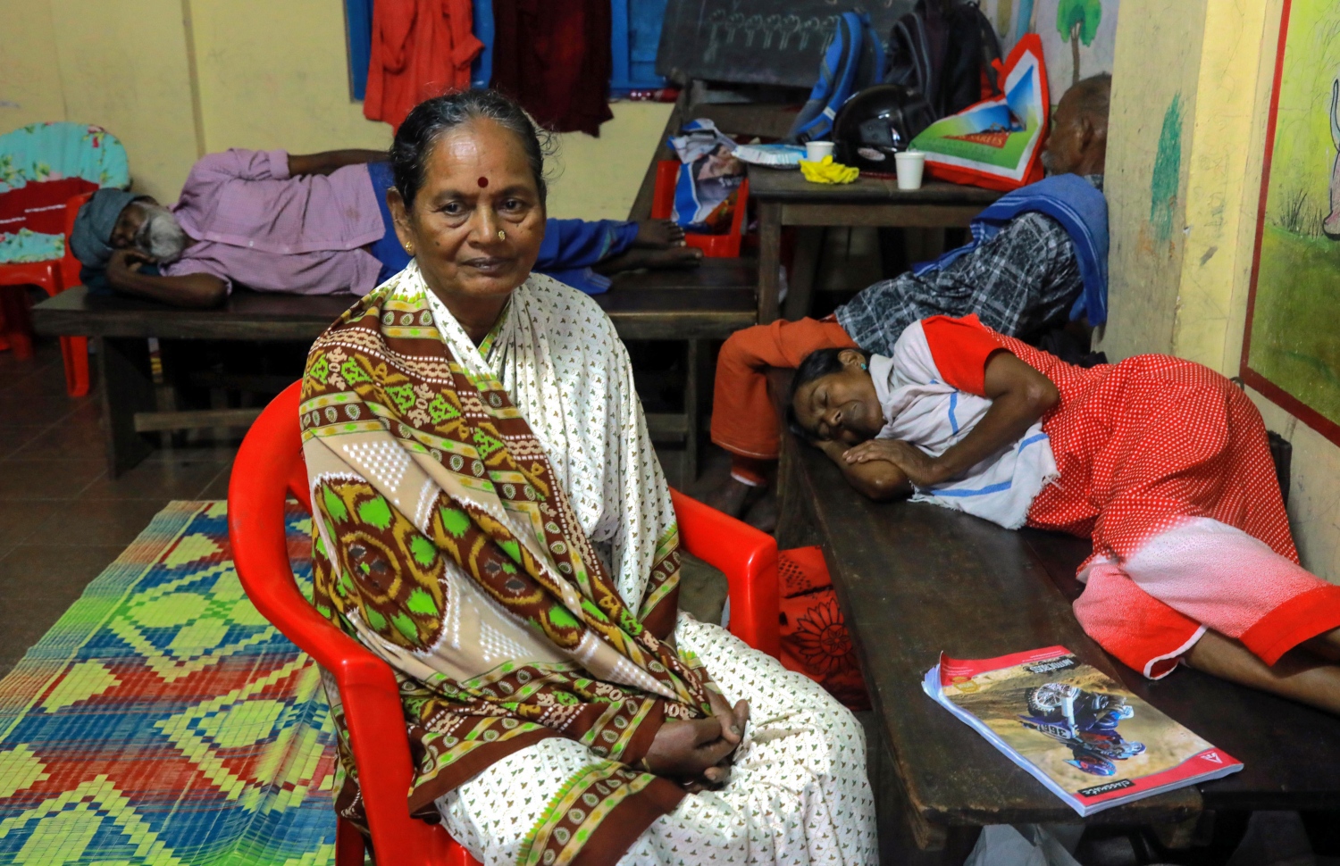 އިންޑިއާގެ ދެކުނުގެ ކެރަލާ ސްޓޭޓުގެ ކޮޗިން އިން ހާލުގައި ޖެހުނު ބަޔަކު ވަގުތީ ކޭމްޕެއްގައި. --ފޮޓޯ:އޭއެފްޕީ