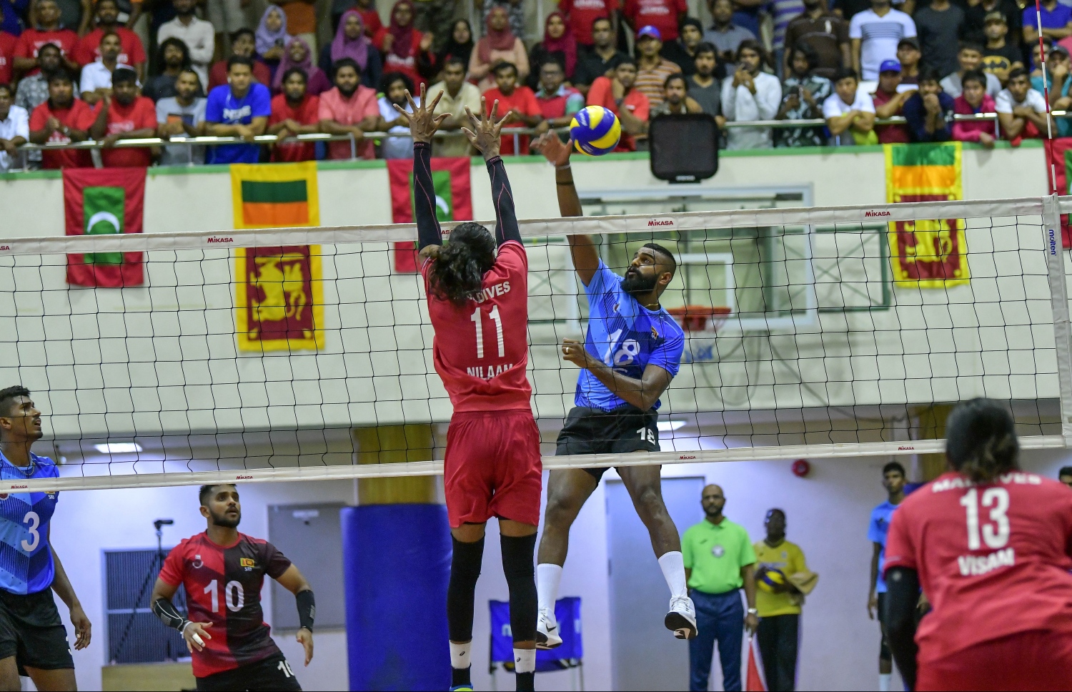 ލަންކާގެ ދީޕްތީ (ކ) ޖަހާ ޝޮޓެއް ބްލޮކްކުރަން ރާއްޖޭގެ ނިލާމް މަސައްކަތްކުރަނީ.-- ފޮޓޯ: ނިޝާން އަލީ/ މިހާރު