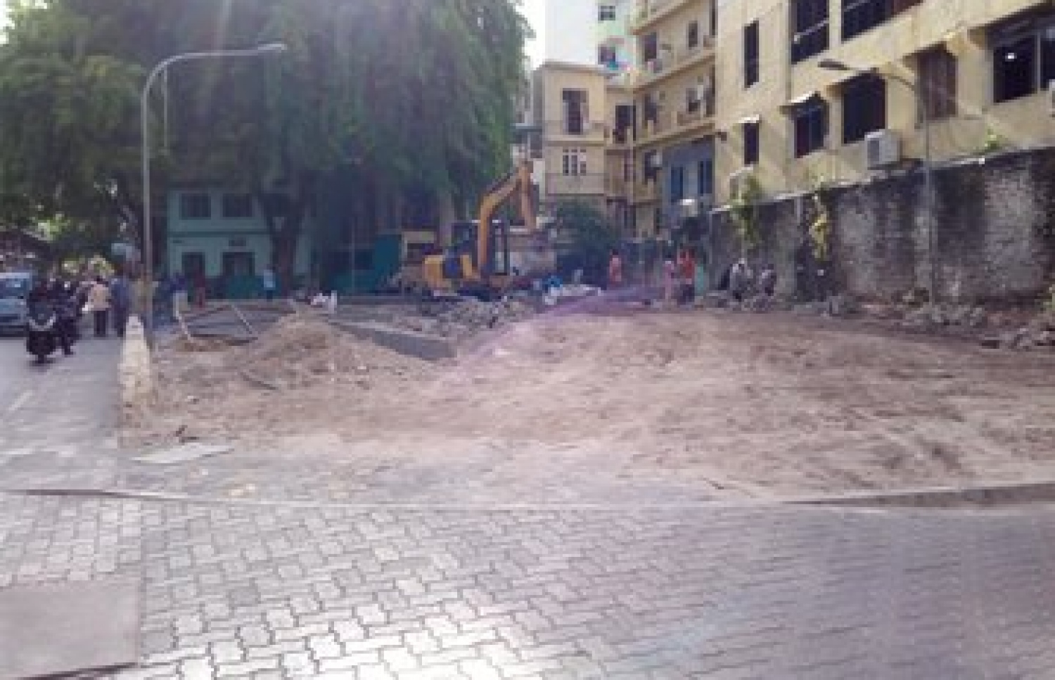 ހީނާމާގޭ ހުރި ސަރަހައްދު ސާފު ކުރަނީ.