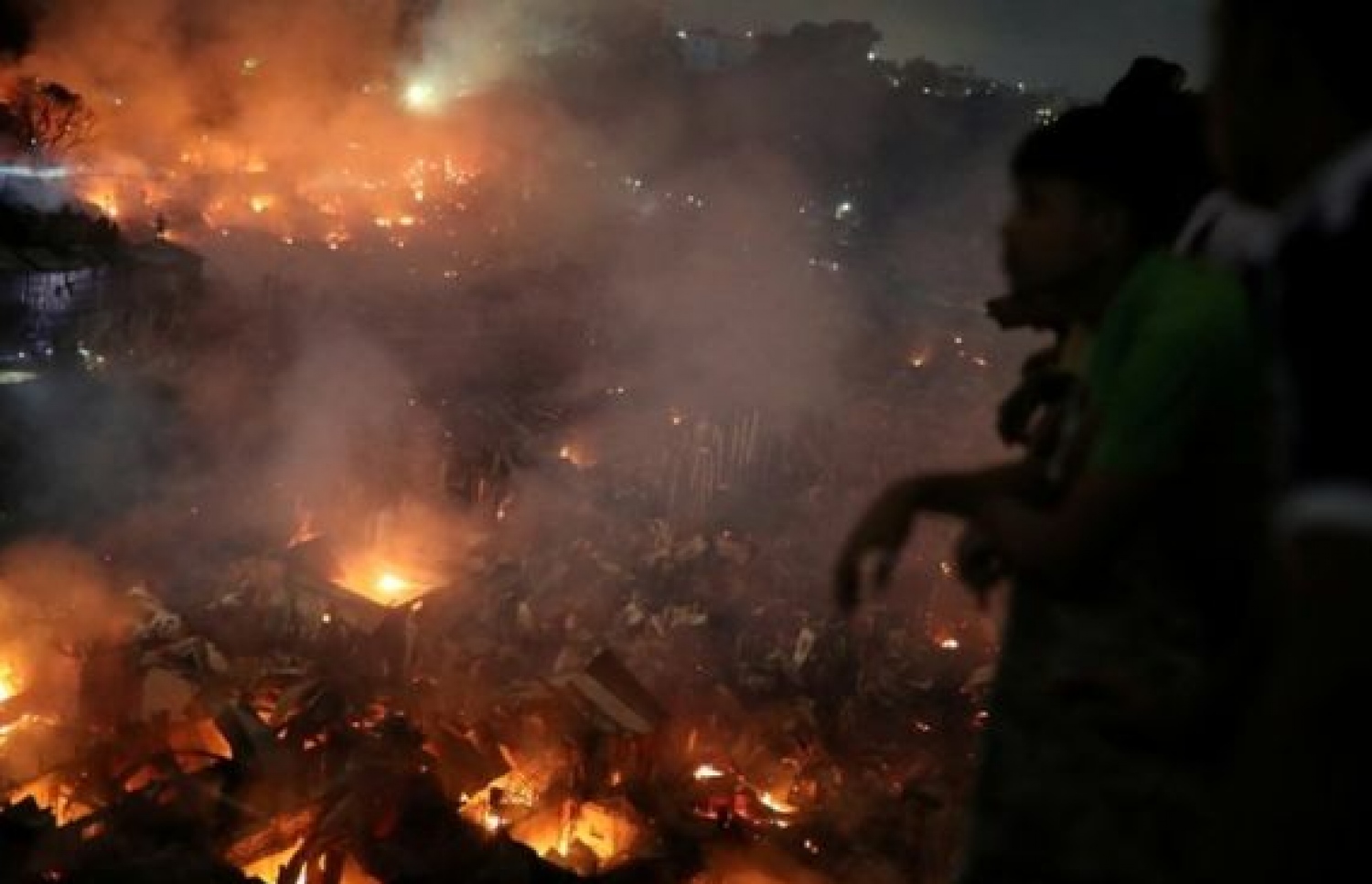 ގެތަކުގައި ވަރުގަދައަށް އަލިފާން ހިފި ނަމަވެސް އެއްވެސް މީހަކު މަރުވެފައެއް ނުުވޭ. --ފޮޓޯ:ރޮއިޓާސް