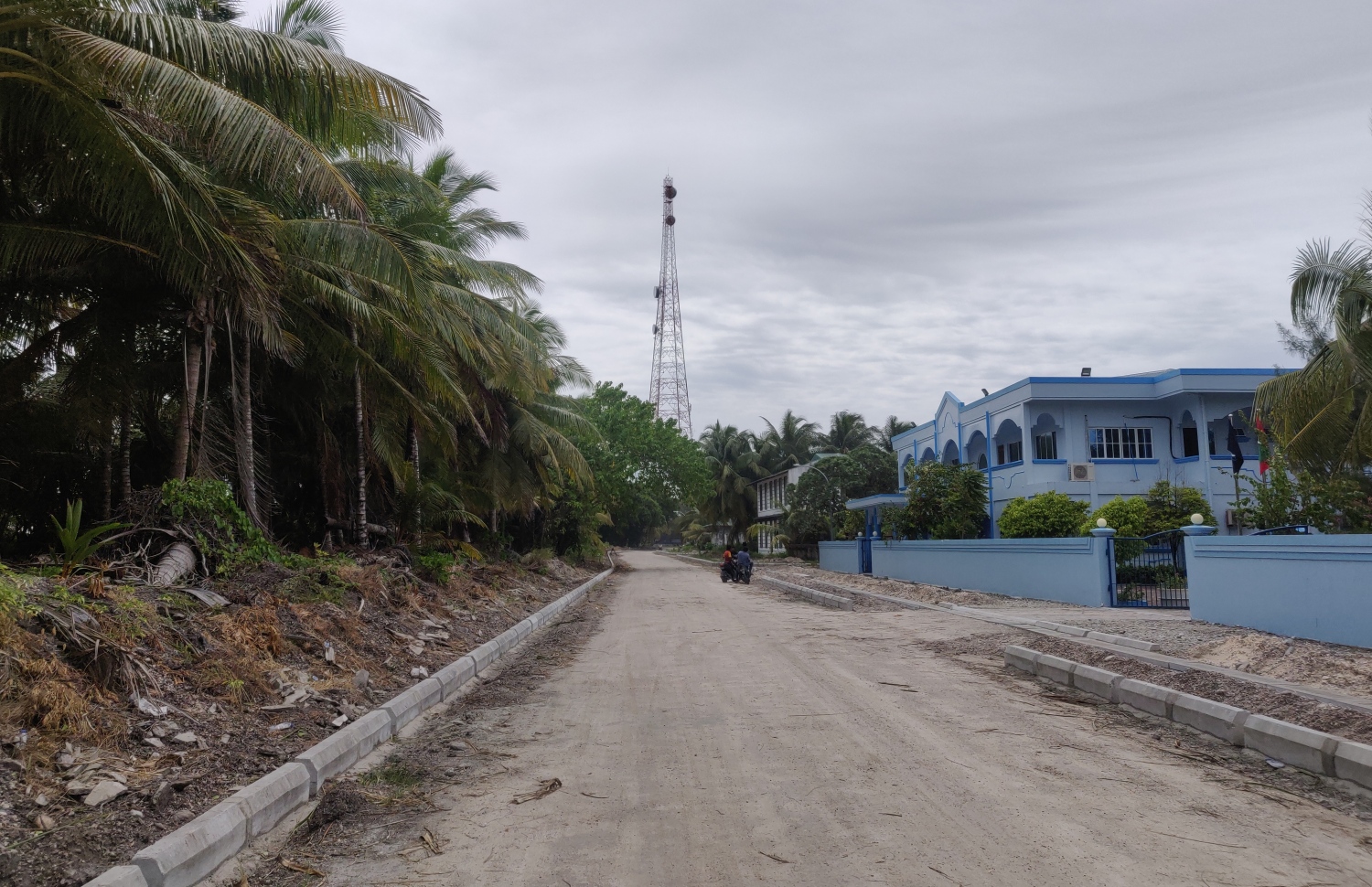 ފުވައްމުލަކުގައި ތާރުއަޅަން ހަމަޖައްސާފައިވާ މަގެއް: ރަށުގެ މަގުތަކުގެ ހާލަތު ވަރަށް ދަށް