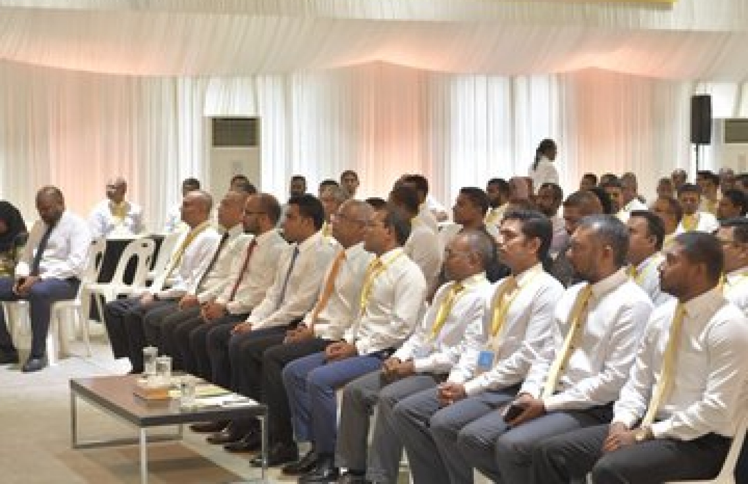 އެމްޑީޕީ ކައުންސިލަރުންގެ ކޮންފަރެންސް ފެށުމަށް ހުޅުމާލެ ހުރަވީ ސްކޫލްގައި މިއަދު ބޭއްވި ރަސްމިއްޔާތު. --- ފޮޓޯ: ރައީސް އޮފީސް