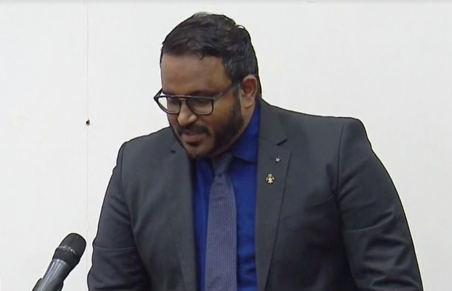 ކްރިމިނަލް ކޯޓުގައި ބޭއްވި ޝަރީއަތެއްގައި އަދީބު ވާހަކަ ދައްކަވަނީ: އޭނާއަށް ދިން ލުޔަކީ ގޯހެއް ކަމަށް ރައްޔިތުން ދެކޭ ނަމަ، އެކަން ބަލައިގަންނަ ކަމަށް ސޯލިހު ވިދާޅުވި