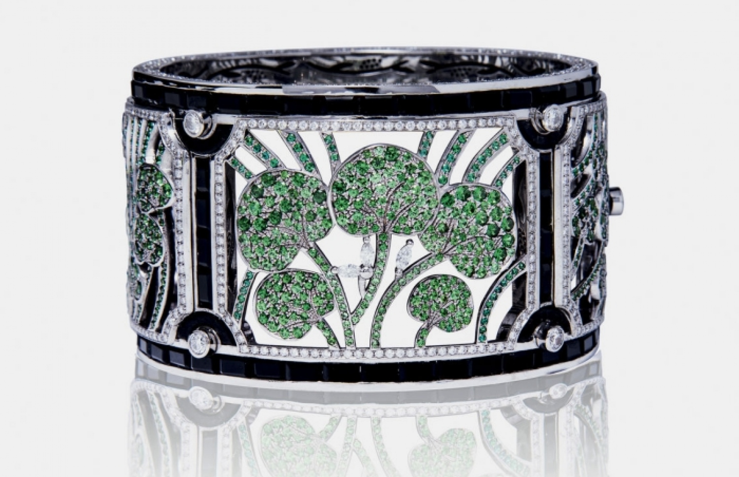 ހައި ޖްވެލަރީ ކަލެކްޝަންގެ ބްރެސްލެޓް--