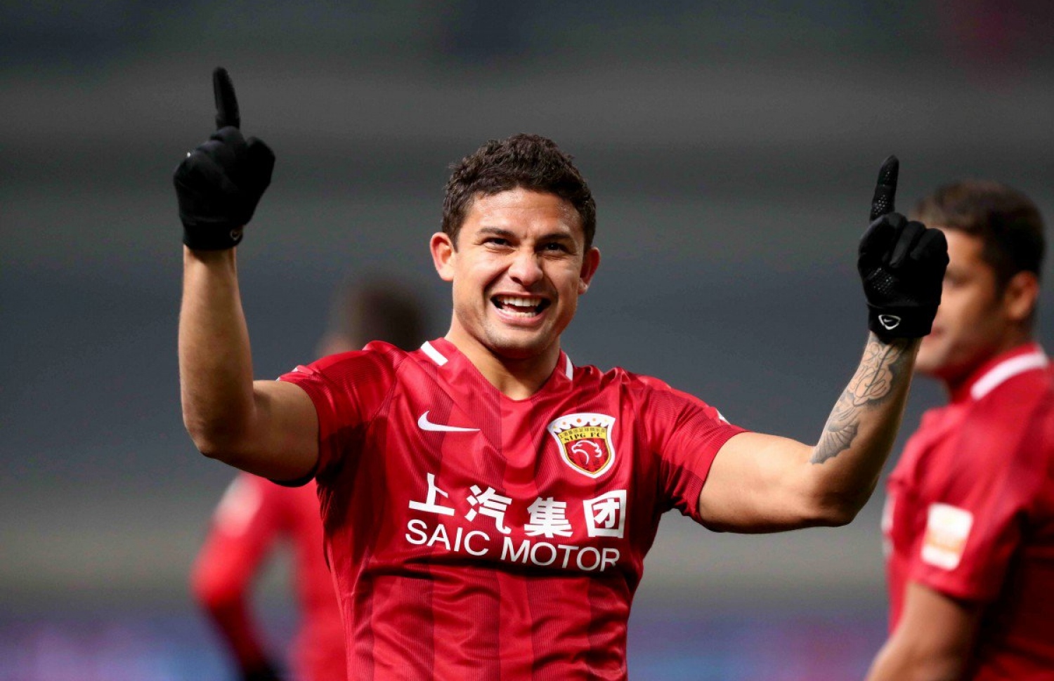 ޗައިނާ ގައުމީ ޓީމުގައި ހިމެނޭ އާ ފޯވާޑް އެލްކެސަން: އޭނާ އަކީ ބްރެޒިލަށް އުފަން ކުޅުންތެރިޔެއް. --ފޮޓޯ: އޭއެފްޕީ