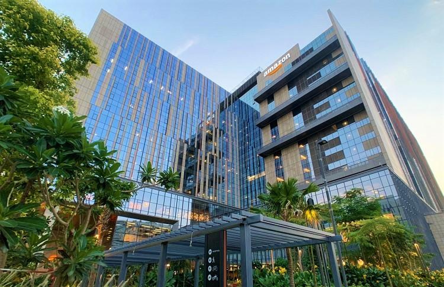 އިންޑިއާގައި ހުންނަ އެމެޒޯންގެ އޮފީސް ކެމްޕަސް.