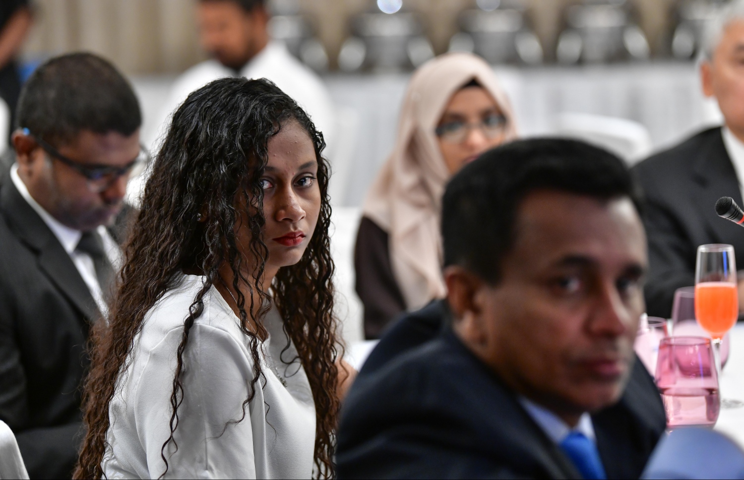 މާލެ: އޮގަސްޓް 24، 2019: ޖުޑީޝަލް އެކްސްޗޭންޖް އޮން އަލްޓަނޭޓިވް ޑިސްޕިއުޓް ރިޒޮލިއުޝަން ކޮންފަރެންސްގެ ނަމުގައި ބޭރުގެ ފަރާތްތަކުން ރާއްޖޭގައި ކުރިއަށް ގެންދާ ކޮންފަރެންސް ހުޅުވުމުގެ ރަސްމިއްޔާތުގައި ބައެއް ބޭފުޅުން ބައިވެރިޑައިގަންނަވަނީ.-- ފޮޓޯ: ނިޝާން އަލީ /މިހާރު