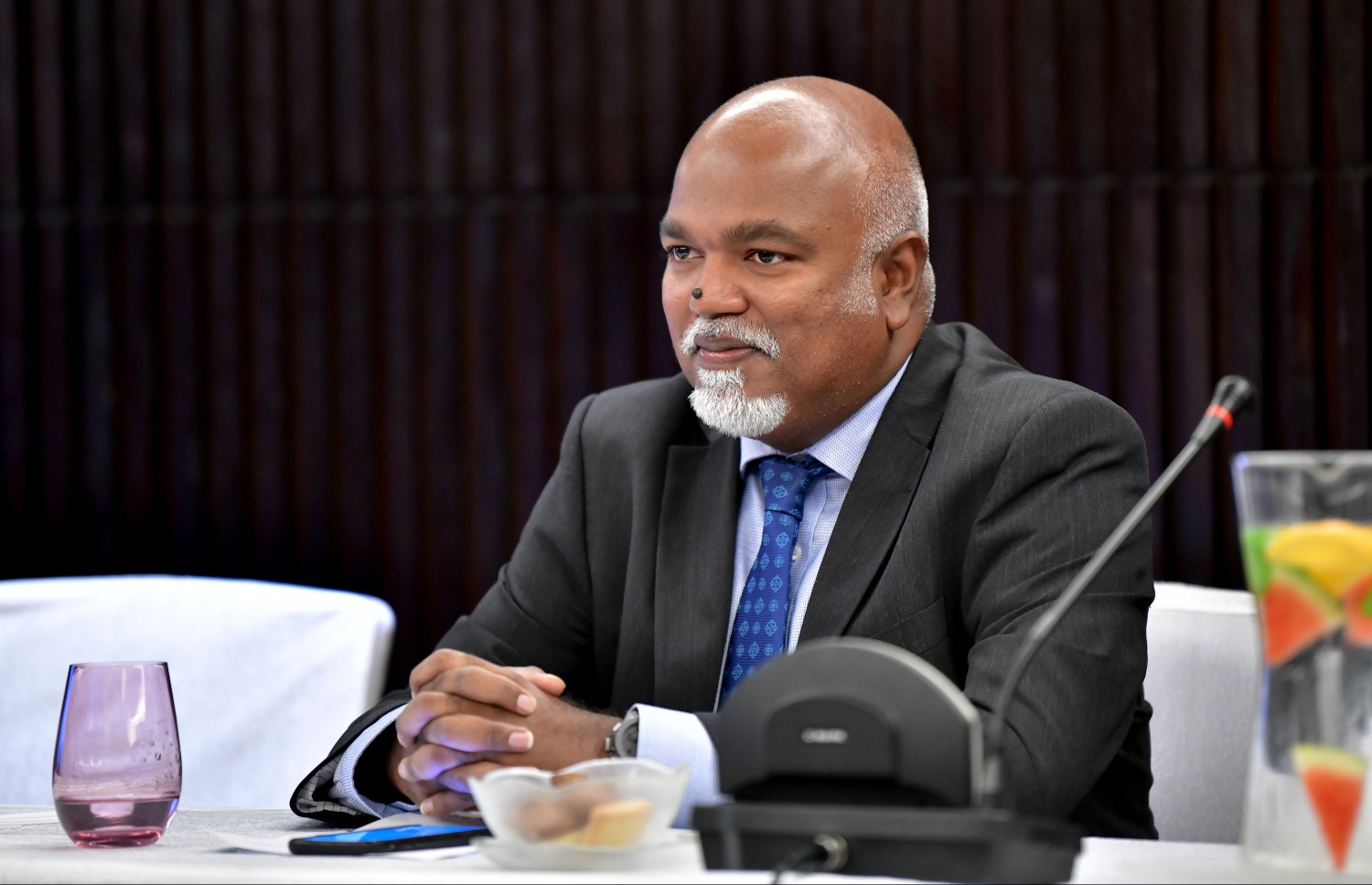 މާލެ: އޮގަސްޓް 24، 2019: ޖުޑީޝަލް އެކްސްޗޭންޖް އޮން އަލްޓަނޭޓިވް ޑިސްޕިއުޓް ރިޒޮލިއުޝަން ކޮންފަރެންސްގެ ނަމުގައި ބޭރުގެ ފަރާތްތަކުން ރާއްޖޭގައި ކުރިއަށް ގެންދާ ކޮންފަރެންސް ހުޅުވުމުގެ ރަސްމިއްޔާތުގައި ވަކީލް ޝަހުދީ އަންވަރް ބައިވެރިޑައިގަންނަވަނީ.-- ފޮޓޯ: ނިޝާން އަލީ /މިހާރު