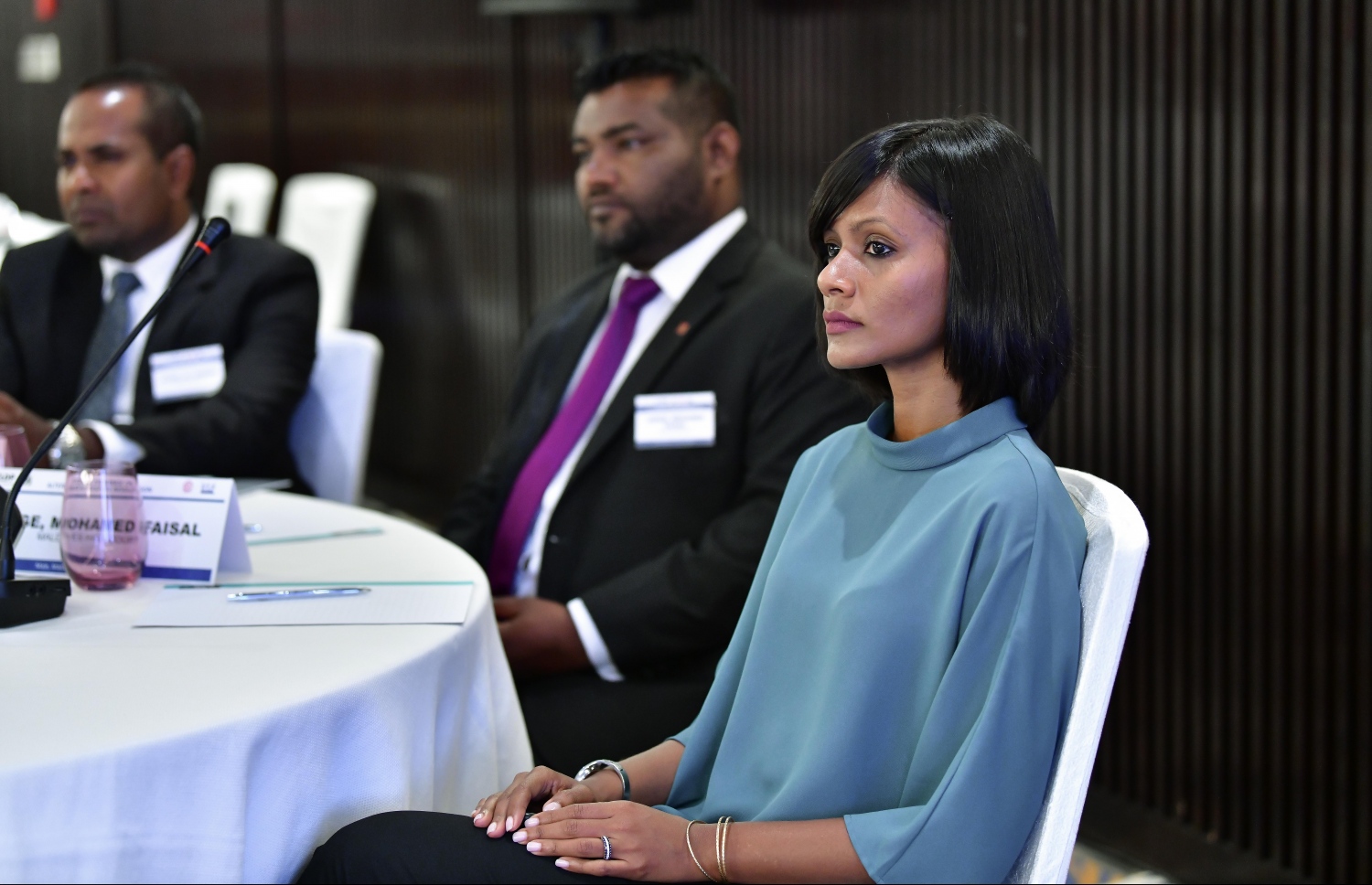 މާލެ: އޮގަސްޓް 24، 2019: ޖުޑީޝަލް އެކްސްޗޭންޖް އޮން އަލްޓަނޭޓިވް ޑިސްޕިއުޓް ރިޒޮލިއުޝަން ކޮންފަރެންސްގެ ނަމުގައި ބޭރުގެ ފަރާތްތަކުން ރާއްޖޭގައި ކުރިއަށް ގެންދާ ކޮންފަރެންސް ހުޅުވުމުގެ ރަސްމިއްޔާތުގައި ބައެއް ވަކީލުން ބައިވެރިޑައިގަންނަވަނީ.-- ފޮޓޯ: ނިޝާން އަލީ /މިހާރު