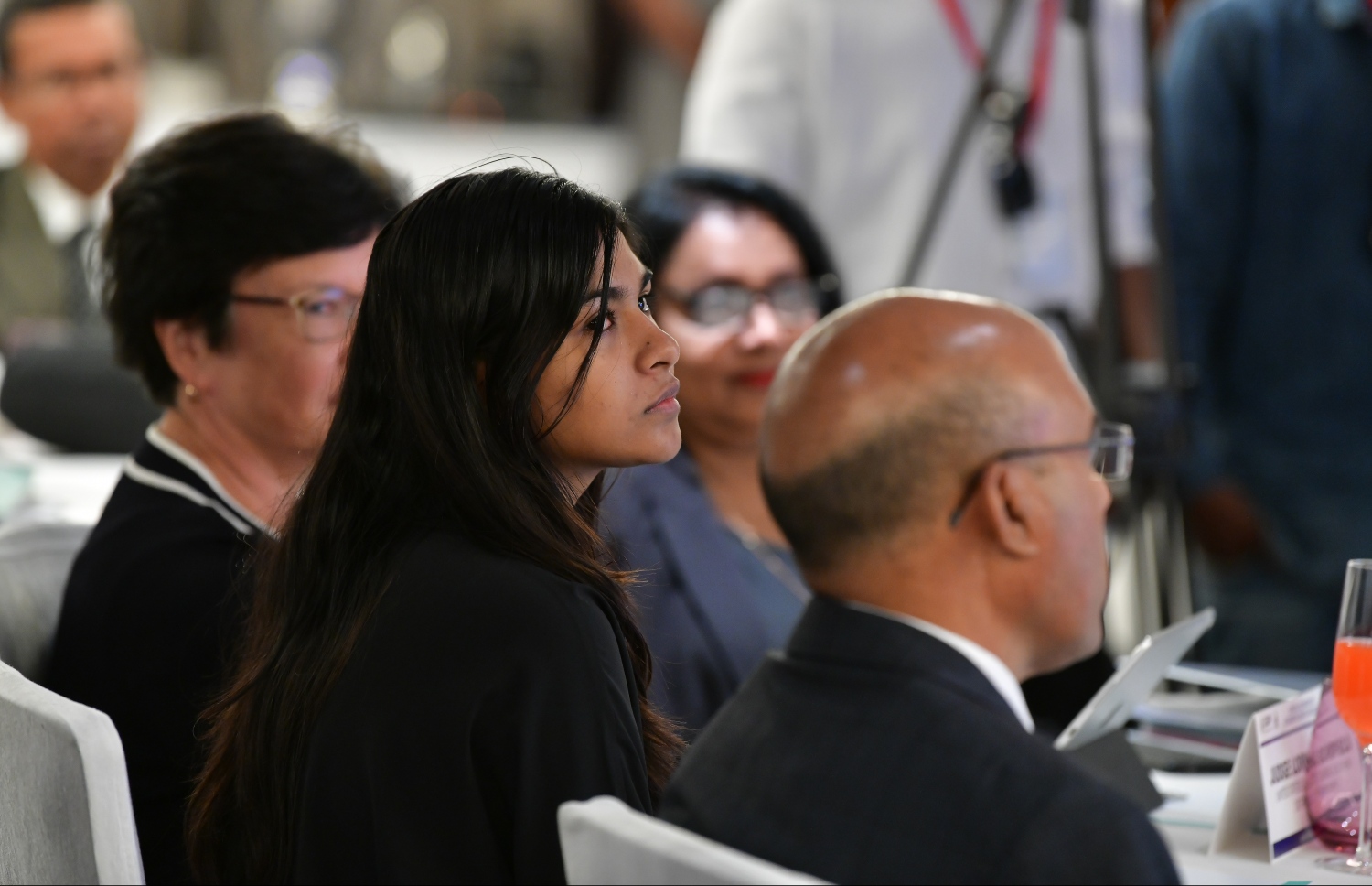 މާލެ: އޮގަސްޓް 24، 2019: ޖުޑީޝަލް އެކްސްޗޭންޖް އޮން އަލްޓަނޭޓިވް ޑިސްޕިއުޓް ރިޒޮލިއުޝަން ކޮންފަރެންސްގެ ނަމުގައި ބޭރުގެ ފަރާތްތަކުން ރާއްޖޭގައި ކުރިއަށް ގެންދާ ކޮންފަރެންސް ހުޅުވުމުގެ ރަސްމިއްޔާތުގައި ބައެއް ބޭފުޅުން ބައިވެރިޑައިގަންނަވަނީ.-- ފޮޓޯ: ނިޝާން އަލީ /މިހާރު