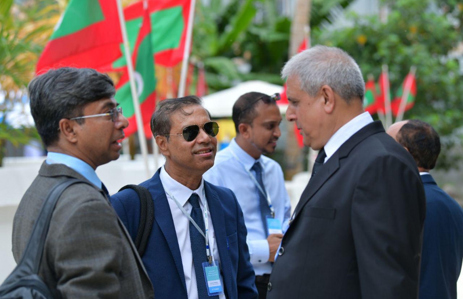 އއ. އުކުޅަސް: އޮގަސްޓްް 26، 2019: އިނގިރޭސިވިލާތުގެ ބްރެޑްފޯޑް ޔުނިވާސިޓީން އިންތިޒާމްކޮށްގެން އއ. އުކުޅަހުގައި ބާއްވާ ސައިންސްވެރިންގެ ބައިނަލްއަގުވާމީ ކޮންފަރެންސާއި އުގައިލް ފައުންޑޭޝަނުން ބާއްވާ ޓެކްފެއާ ހުޅުވުމަށް ބޭއްވި ރަސްމިއްޔާތުގައި ބައިވެރިވެ ވަޑައިގަތުމަށް ސަރުކާރުގެ ބައެއް އިސްވެރިންނާއި ބޭރުގެ ބައެއް ފަރާތްތަކުން އުކުޅަހުގައި.-- ފޮޓޯ: ހުސެން ވަހީދު /މިހާރު