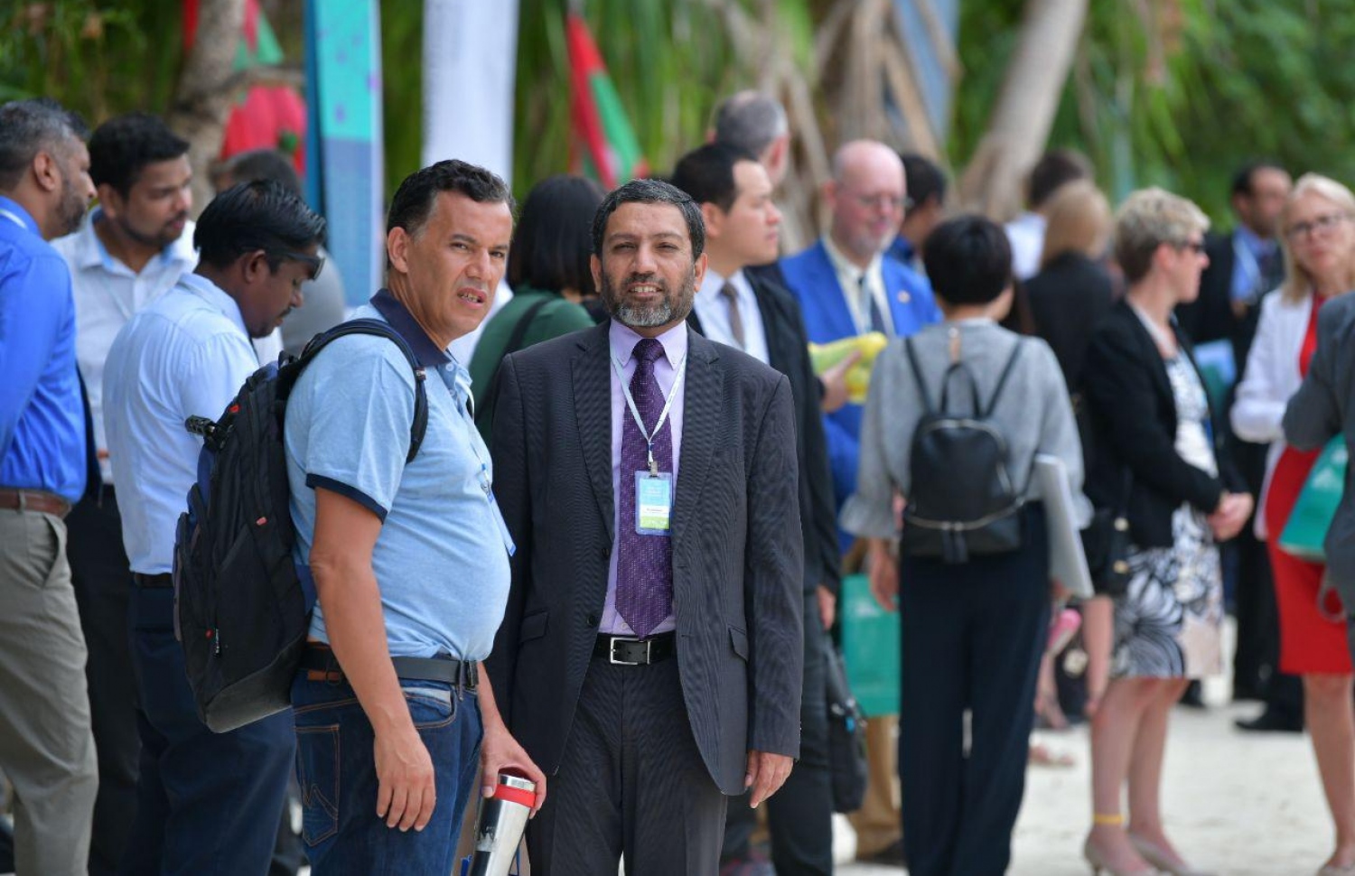 އއ. އުކުޅަސް: އޮގަސްޓްް 26، 2019: އިނގިރޭސިވިލާތުގެ ބްރެޑްފޯޑް ޔުނިވާސިޓީން އިންތިޒާމްކޮށްގެން އއ. އުކުޅަހުގައި ބާއްވާ ސައިންސްވެރިންގެ ބައިނަލްއަގުވާމީ ކޮންފަރެންސާއި އުގައިލް ފައުންޑޭޝަނުން ބާއްވާ ޓެކްފެއާ ހުޅުވުމަށް ބޭއްވި ރަސްމިއްޔާތުގައި ބައިވެރިވެ ވަޑައިގަތުމަށް ސަރުކާރުގެ ބައެއް އިސްވެރިންނާއި ބޭރުގެ ބައެއް ފަރާތްތަކުން އުކުޅަހުގައި.-- ފޮޓޯ: ހުސެން ވަހީދު /މިހާރު