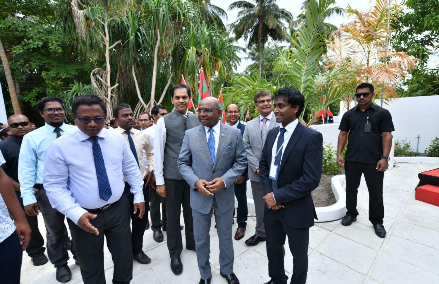 އއ. އުކުޅަސް: އޮގަސްޓްް 26، 2019: އިނގިރޭސިވިލާތުގެ ބްރެޑްފޯޑް ޔުނިވާސިޓީން އިންތިޒާމްކޮށްގެން އއ. އުކުޅަހުގައި ބާއްވާ ސައިންސްވެރިންގެ ބައިނަލްއަގުވާމީ ކޮންފަރެންސާއި އުގައިލް ފައުންޑޭޝަނުން ބާއްވާ ޓެކްފެއާ ހުޅުވުމަށް ބޭއްވި ރަސްމިއްޔާތުގައި ބައިވެރިވެ ވަޑައިގަތުމަށް ސަރުކާރުގެ ބައެއް އިސްވެރިންނާއި ބޭރުގެ ބައެއް ފަރާތްތަކުން އުކުޅަހުގައި.-- ފޮޓޯ: ހުސެން ވަހީދު /މިހާރު