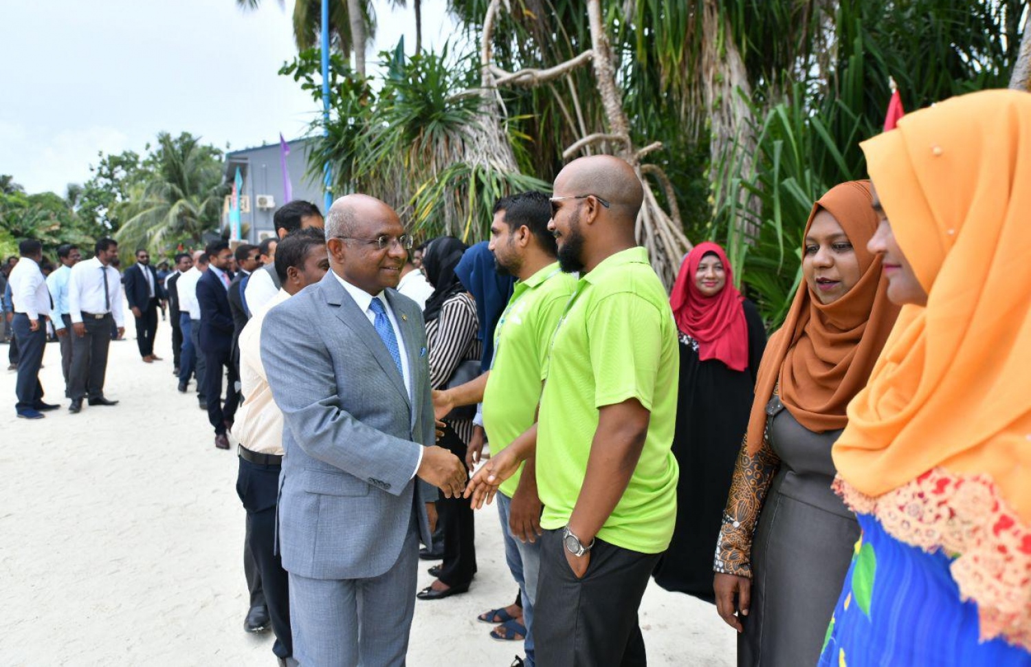 އއ. އުކުޅަސް: އޮގަސްޓްް 26، 2019: އިނގިރޭސިވިލާތުގެ ބްރެޑްފޯޑް ޔުނިވާސިޓީން އިންތިޒާމްކޮށްގެން އއ. އުކުޅަހުގައި ބާއްވާ ސައިންސްވެރިންގެ ބައިނަލްއަގުވާމީ ކޮންފަރެންސާއި އުގައިލް ފައުންޑޭޝަނުން ބާއްވާ ޓެކްފެއާ ހުޅުވުމަށް ބޭއްވި ރަސްމިއްޔާތުގައި ބައިވެރިވެ ވަޑައިގަތުމަށް ފޮރިން މިނިސްޓަރު އަބްދުﷲ ޝާހިދު އުކުޅަހުގައި.-- ފޮޓޯ: ހުސެން ވަހީދު /މިހާރު