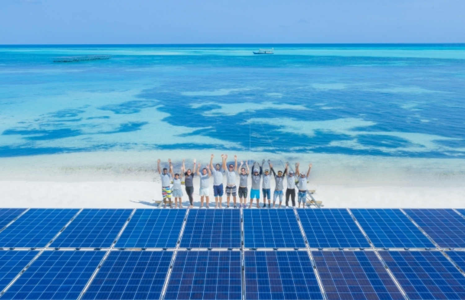 ފްލޯޓީން ސޯލާ ސިސްޓަމް ބަހެއްޓުމުގެ ތެރެއިން-- ފޮޓޯ: ލަކްސް