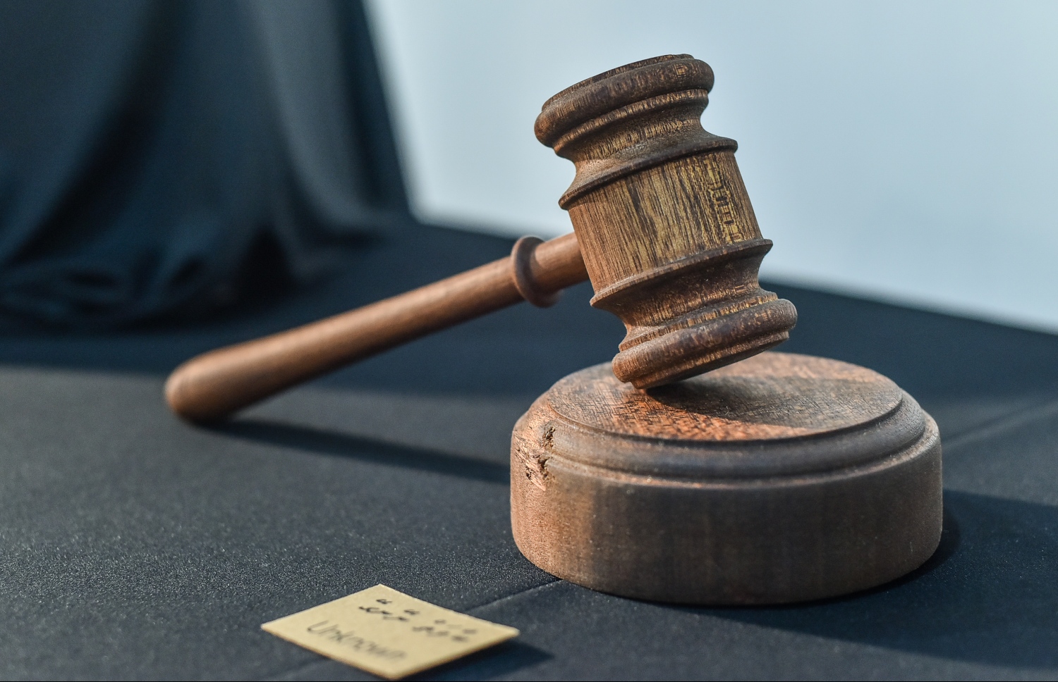 މާލެ: އޮގަސްޓް 26، 2019: އަޒްމީގެ ހުނަރު ދައްކާލުމަށް އާޓު ގެެލެރީގައި ފެށި އެގްޒިބިޝަނުގައި ލަކުޑިން ހަދާފައިވާ އެއްޗެއް.-- ފޮޓޯތައް: ނިޝާން އަލީ /މިހާރު