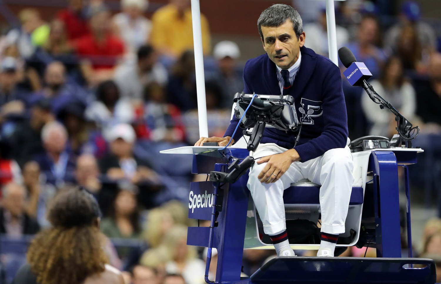 މިިދިޔަ އަހަރުގެ ޔޫއެސް އޯޕަން ފައިނަލު މެޗުގެ ތެރެއިން އަމްޕަޔަރު ރާމޯސް (ކ) އާއި ސެރީނާ ވާހަކަ ދައްކަނީ.-- ފޮޓޯ: އޭއެފްޕީ ފައިލް ފޮޓޯ