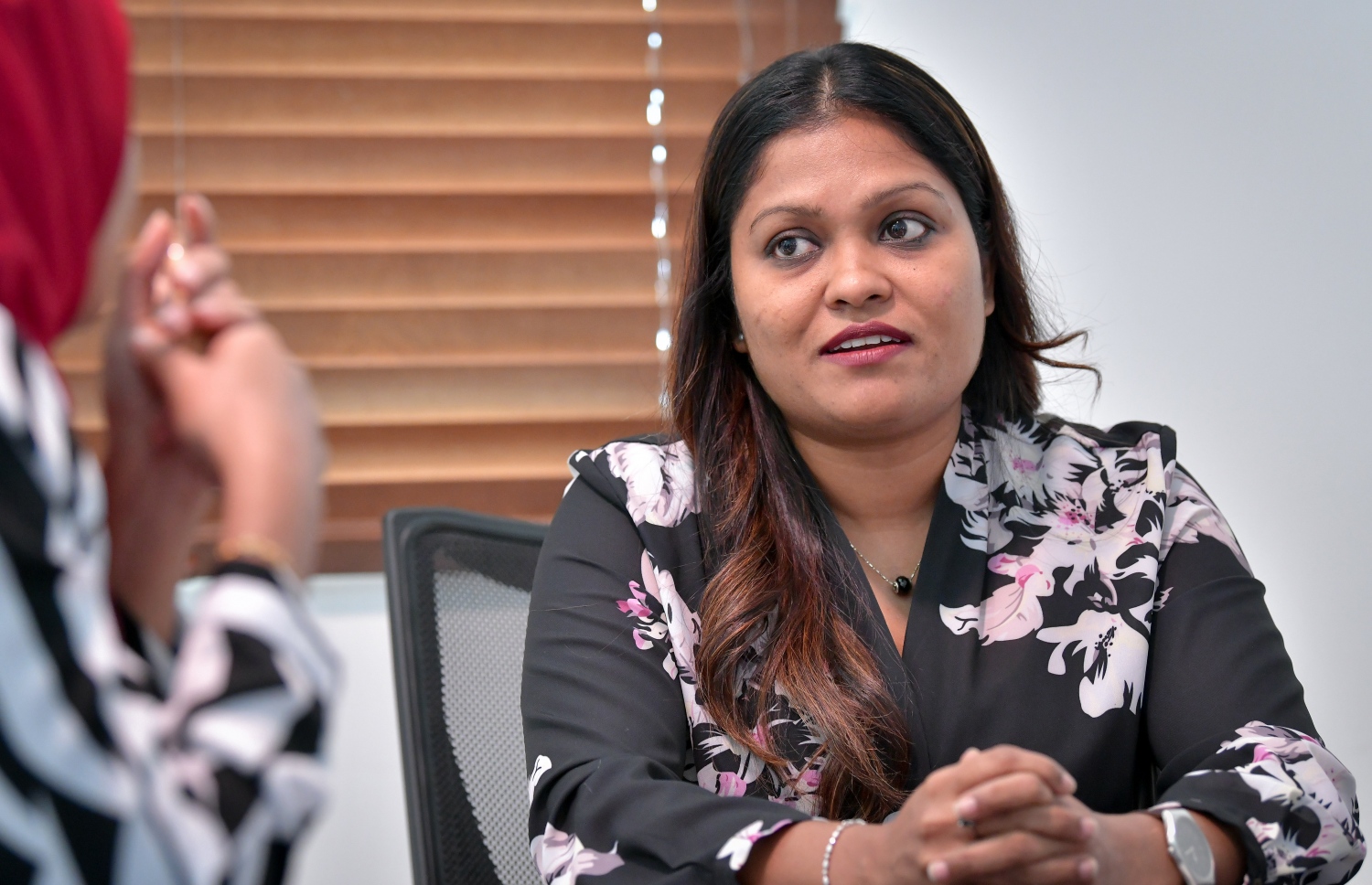 ލީނާ "މިހާރު"އާ ވާހަކަ ދައްކަވަނީ: އޭނާ ވަނީ މާލީ ދާއިރާގެ ޚިދުމަތްތެރިއެއްގެ ގޮތުގައި 18 އަހަރު ހޭދަކުރައްވާފައި. --ފޮޓޯ: ނިޝާން އަލީ/މިހާރު