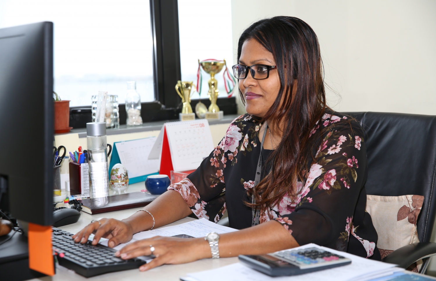 ލީނާ މަސައްކަތުގައި: ރާއްޖޭގައި ޓެކްސް ނަގަން ފެށުމަށްޓަކައި ކުރި މަސައްކަތުގައި އޭނާ އިސް ދައުރެއް އަދާކުރެއްވި.