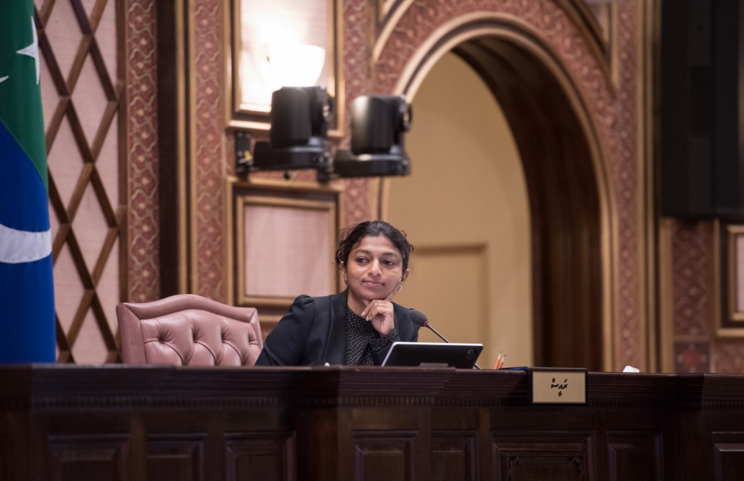 ރައްޔިތުންގެ މަޖިލިހުގެ ރިޔާސަތުގައި، މަޖިލިހުގެ ނައިބު ރައީސް އީވާ އަބްދުﷲ. --- ފޮޓޯ: މަޖިލިސް