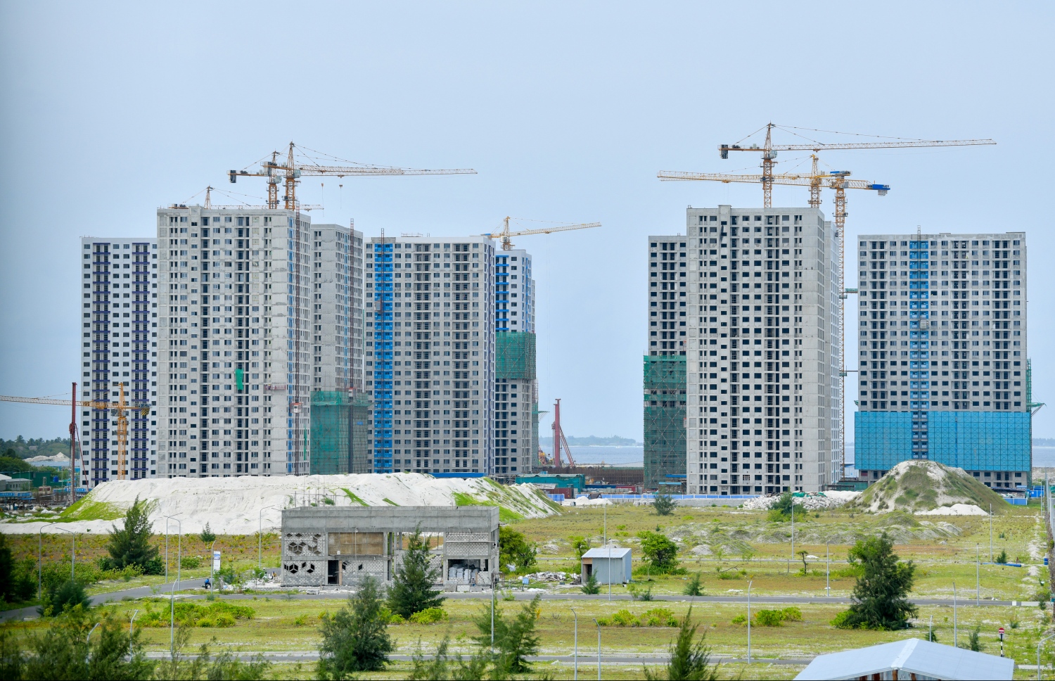 ހުޅުމާލެ ދެ ވަނަ ފިޔަވަހީގައި، ސޯޝަލް ހައުސިންގެ ދަށުން އަޅާފައިވާ ފްލެޓްތަކެއް. --ފޮޓޯ: ނިޝާން އަލީ/ މިހާރު