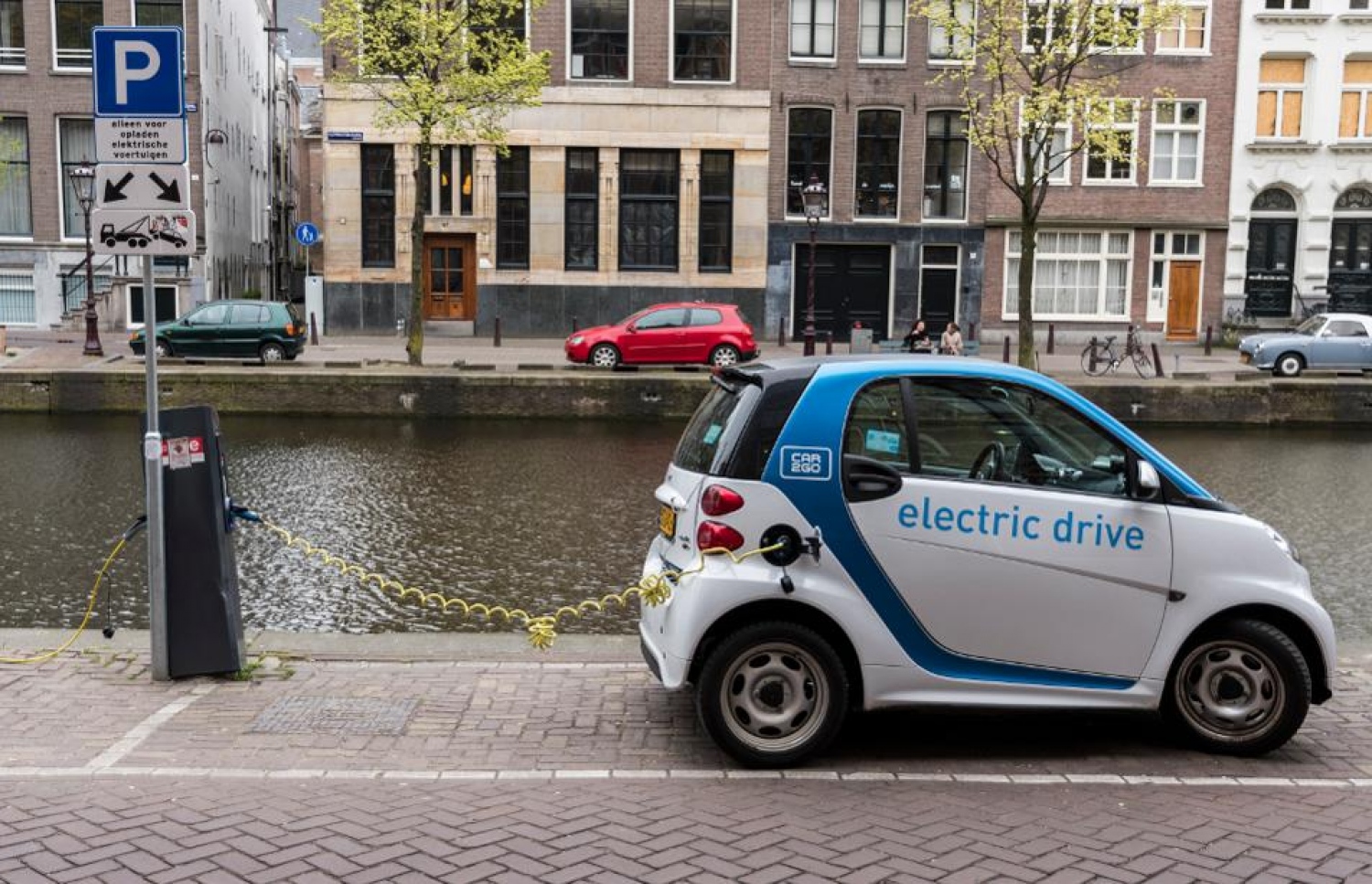 އެމްސްޓެޑަމްގައި އިލެކްޓްރިކް ކާރެއް.