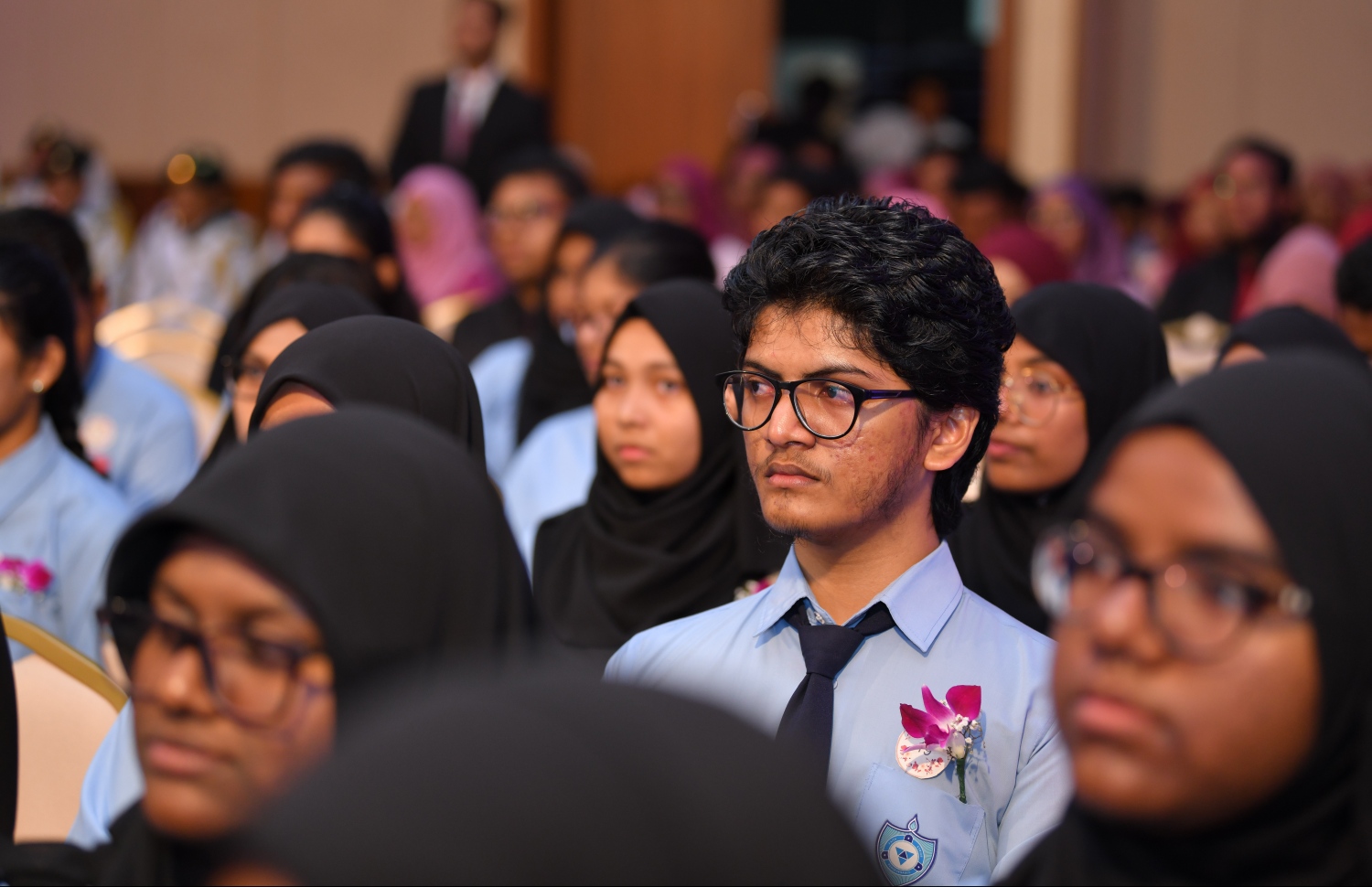 މާލެ: އޮގަސްޓް 28، 2019: ވިލާ އިންޓަނޭޝަނަލް ހައި ސްކޫލުގައި ބޭއްވި އެ ސްކޫލުގެ އިނާމުދިނުމުގެ ޖަލްސާގައި، ދަރިވަރުން ބައިވެރިވަނީ.-- ފޮޓޯ: ހުސެން ވަހީދު /މިހާރު