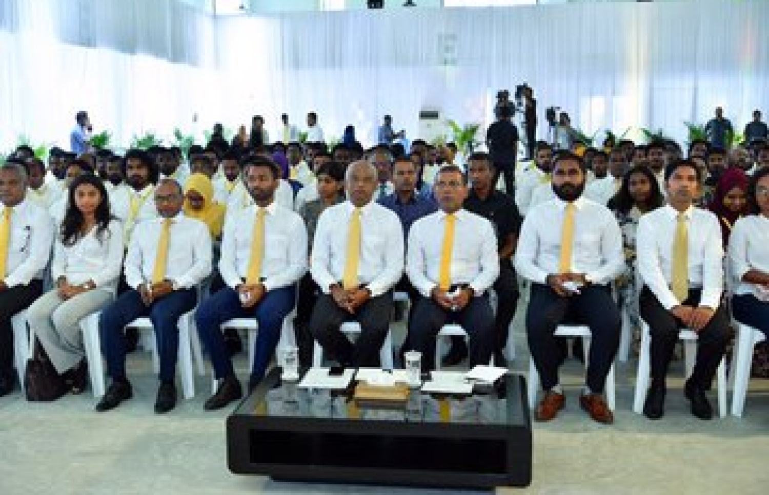 އެމްޑީޕީގެ ޔޫތު ކޮންގްރެސްގައި ރައީސް އިބްރާހިމް މުހައްމަދު ސޯލިހާއި ކުރީގެ ރައީސް ނަޝީދާއި އެ ޕާޓީގެ އިސް ބޭފުޅުން ބައިވެރިވެވަޑައިގަންނަވަނީ -- ފޮޓޯ: ރައީސް އޮފީސް