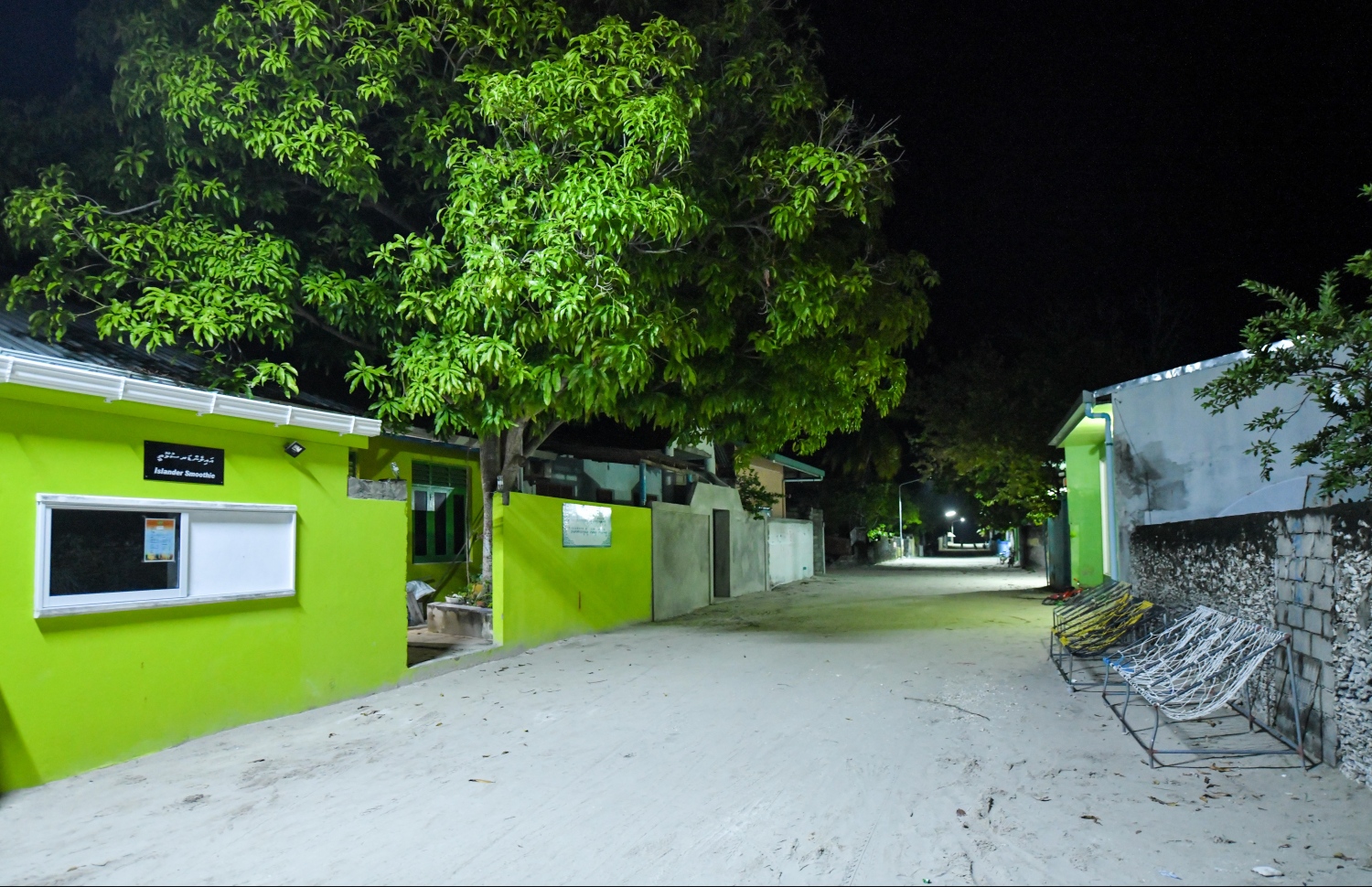 ނޮޅިވަރަންފަރުގެ ޓީޗަރު ހުސެއިން އަބްދުﷲގެ ގެ: އަބަދުވެސް ކުދިންނަށް ނަސޭހަތް ދޭ --- ފޮޓޯ: ހުސެއިން ވަހީދު/ މިހާރު