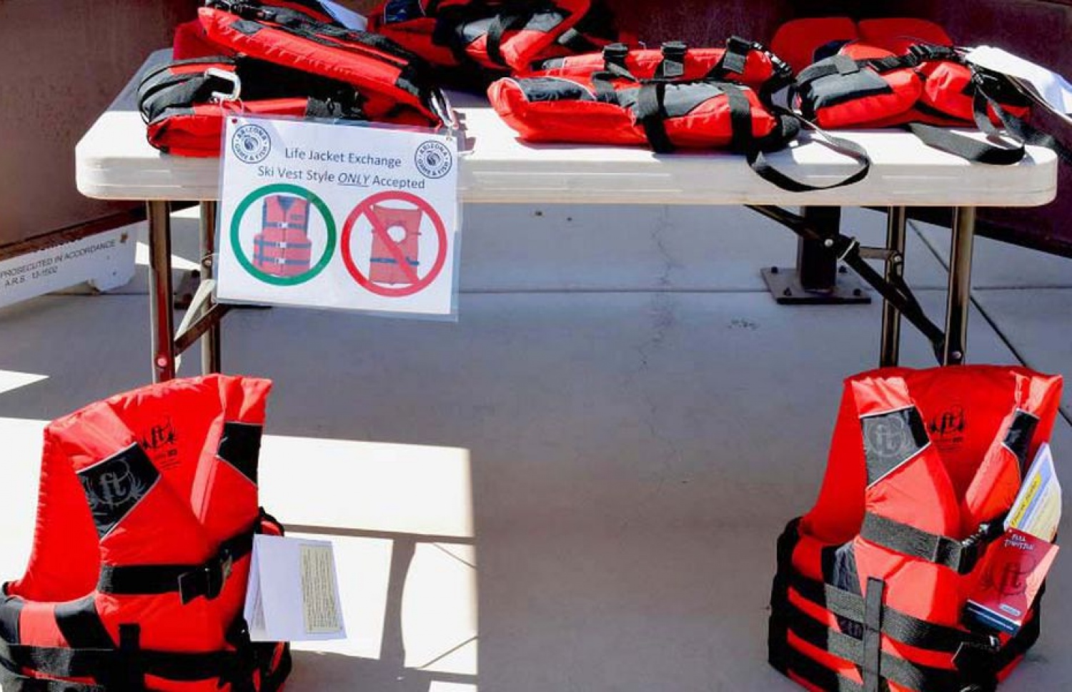 ލައިފް ޖެކެޓްތަކެއް: ރާއްޖޭގައި ކަނޑު ދަތުރުތައް ކުރާއިރު ލައިފް ޖެކެޓް އަޅައިގެން ތިބުން ވަނީ މަޖުބޫރު ކޮށްފައި -- ފައިލް ފޮޓޯ: ކޯލްޑް ނިއުސް