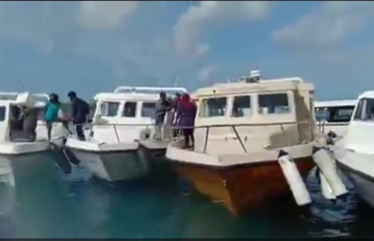 ހަ ނަމްބަރު ޖެޓީ ސަރަހައްދުގައި އޮތް ލޯންޗަކުން ބަޔަކު މާލެ ފައިބަނީ: މިއީ އުނދަގޫ ކަމެއް