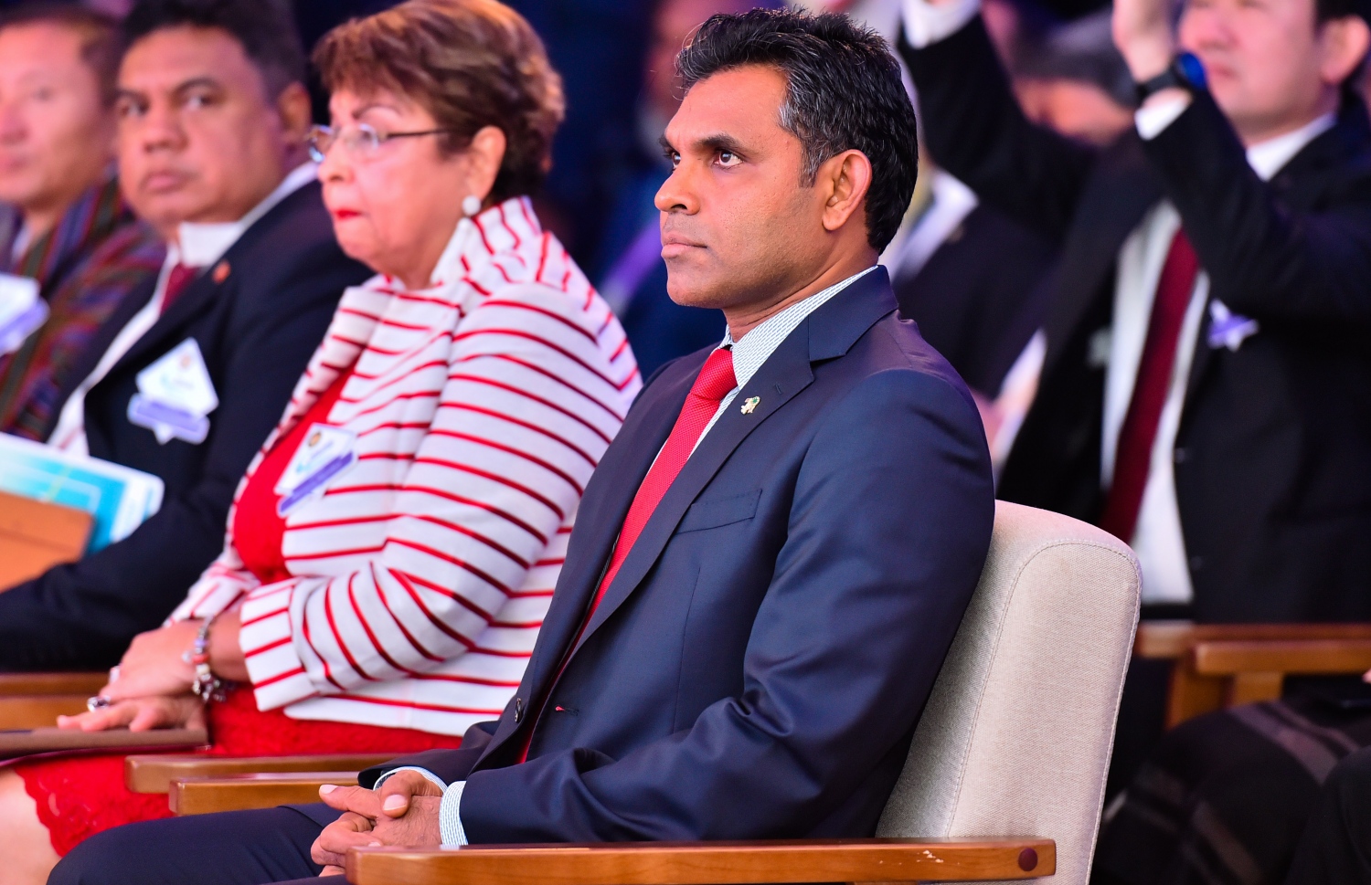 ޕެރެޑައިސް އައިލެންޑް ރިސޯޓް: ސެޕްޓެމްބަރު 3، 2019: ހަތަރުވަނަ އިންޑިއަން އޯޝަން ކޮންފަރެންސް (އައިއޯސީ) ފެށުމަށް ޕެރެޑައިސް އައިލެންޑް ރިސޯޓުގައި ބޭއްވި ހަފުލާގައި ނައިބު ރައީސް ފައިސަލް ނަސީމް ބައިވެރިވެ ވަޑައިގަންނަވަނީ.-- ފޮޓޯ: ރައީސް އޮފީސް