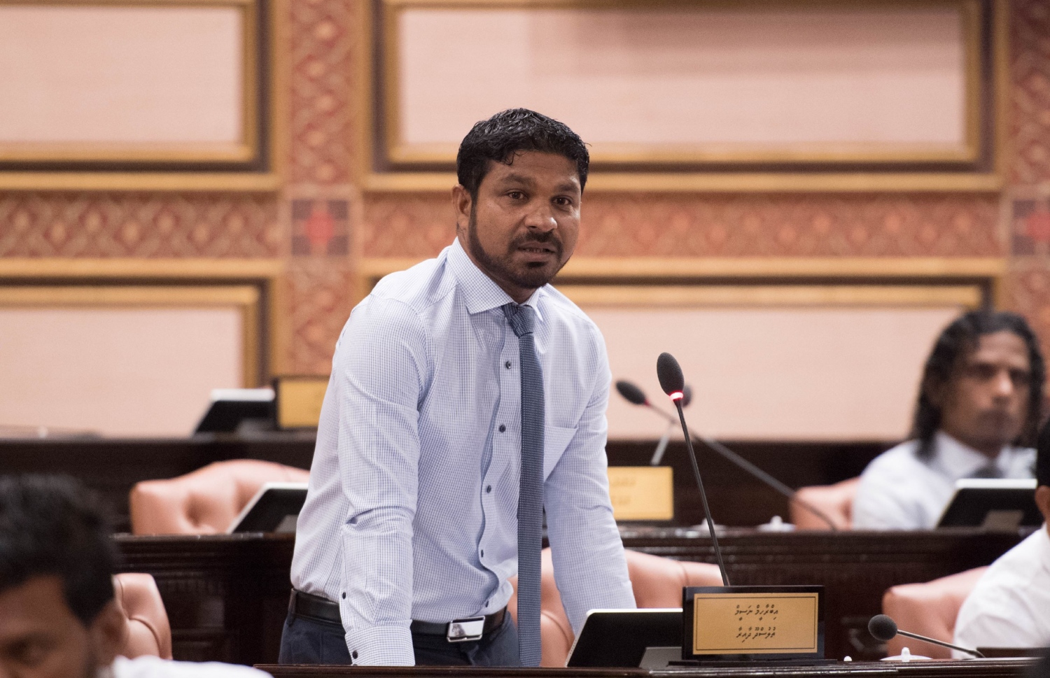 ތުލުސްދޫ ދާއިރާގެ މެމްބަރު އިބްރާހިމް ނަސީމް މިއަދު މަޖިލިހުގައި ވާހަކަ ދައްކަވަނި. --- ފޮޓޯ: މަޖިލިސް