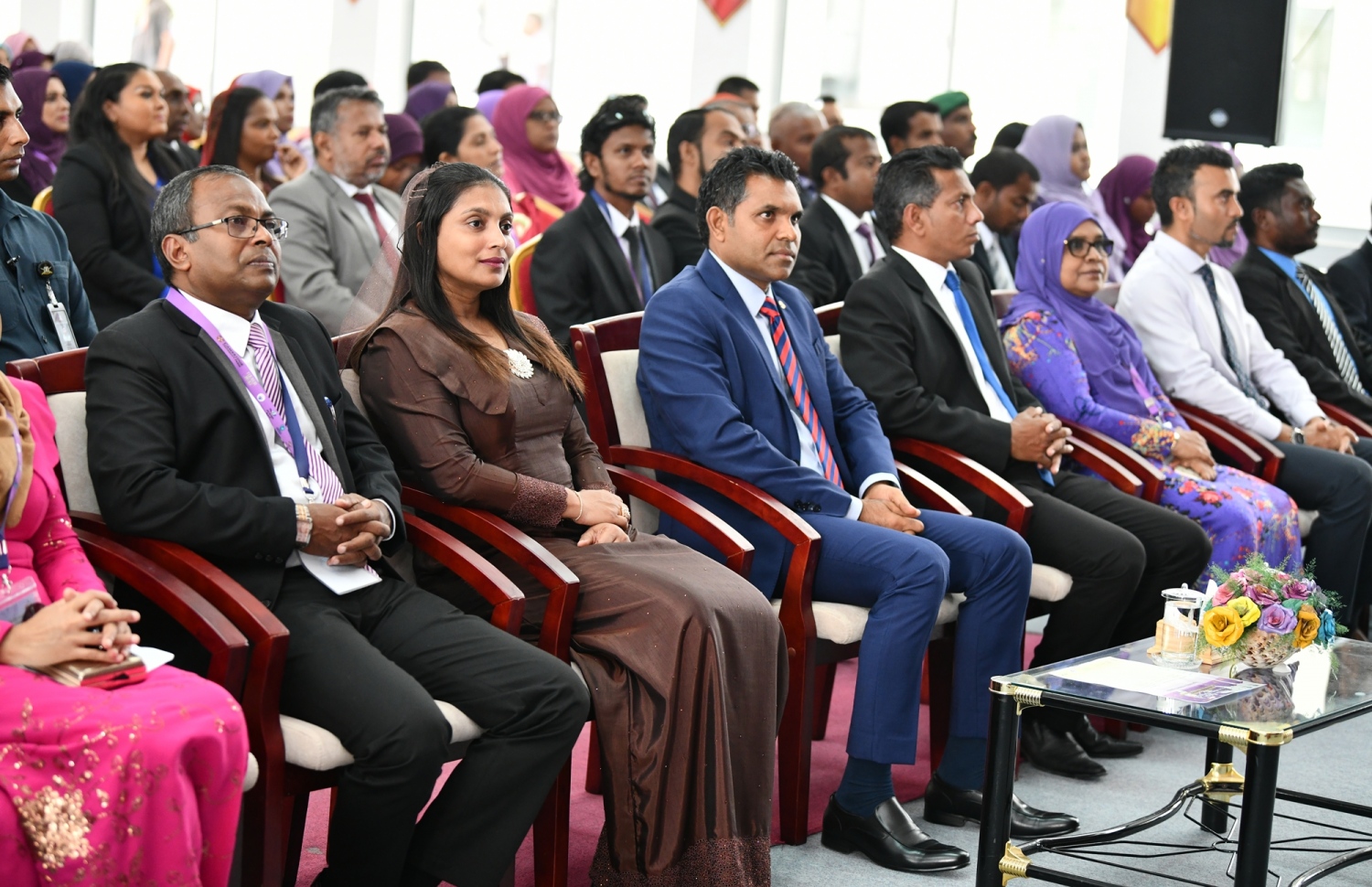 ސ. ހިތަދޫ: ސެޕްޓެމްބަރު 4، 2019: 5 ވަނަ އިންޓަނޭޝަނަލް ޓީޗާސް ކޮންފެރެންސް ފެށުމަށް ސ. ހިތަދޫ ޝަރަފުއްދީން ސްކޫލްގައި ބޭއްވި ރަސްމިއްޔާތުގައި، ނައިބު ރައީސް ފައިސަލް ނަސީމް އަދި އެޑިއުކޭޝަން މިނިސްޓަރު އައިޝަތު އަލީ ބައިވެރިވެ ވަޑައިގަންނަވަނީ.-- ފޮޓޯ: ރައީސް އޮފީސް