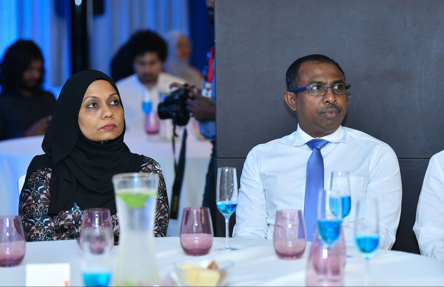 މަޖިލިހުގެ މެޖޯރިޓީ ލީޑަރު އަލީ އާޒިމް ޖަލްސާއެއްގައި. --- ފޮޓޯ: ހުސެއިން ވަހީދު/ މިހާރު