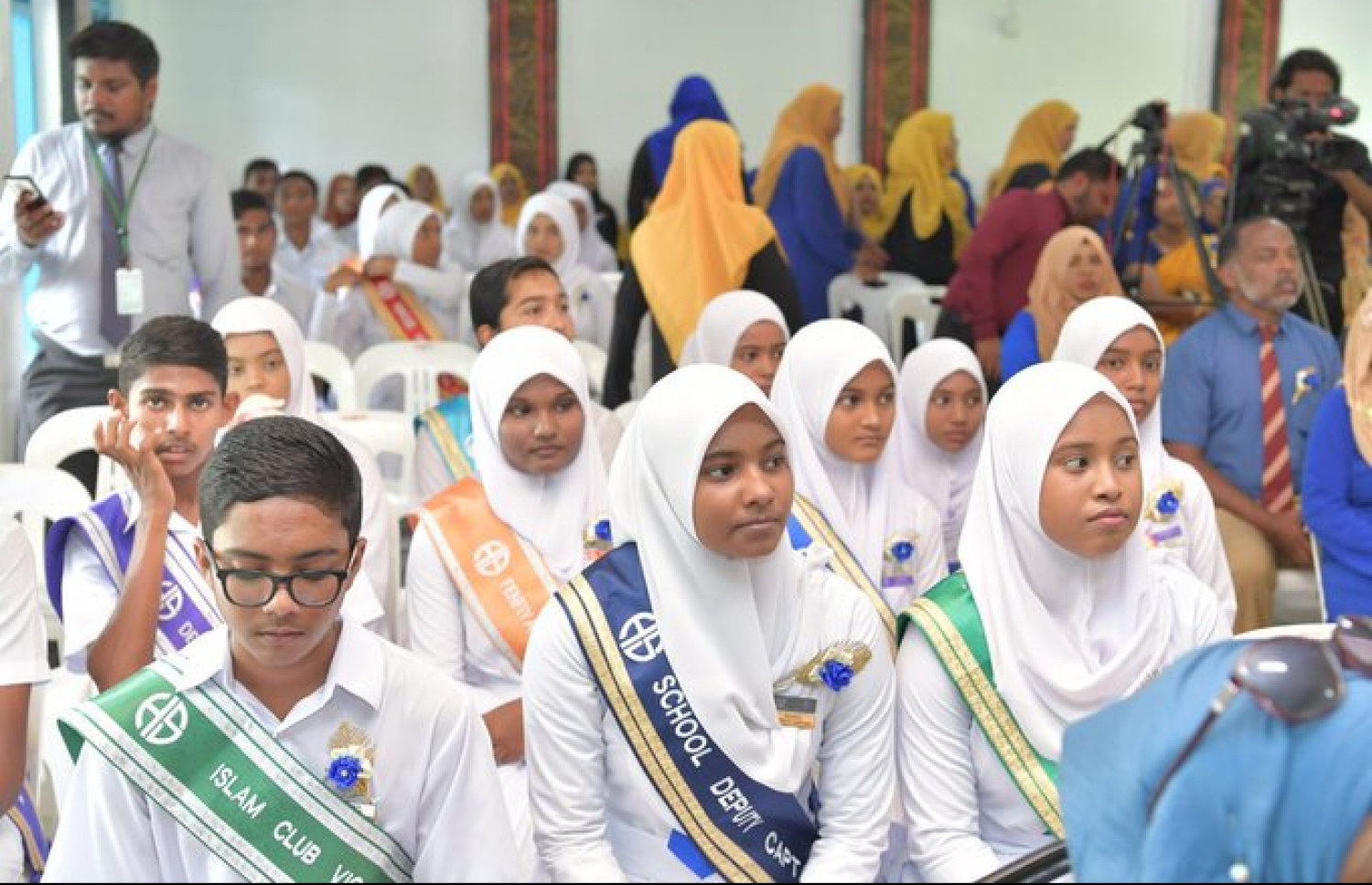 މިލަދޫ ސްކޫލަށް 50 އަހަރު ފާހަގަކުރަން އެ ސްކޫލުގައި މިއަދު ހެނދުނު ބޭއްވި ރަސްމިއްޔާތުގައި ބައިވެރިވި ބައެއް ދަރިވަރުން.-- ފޮޓޯ: ރައީސް އޮފީސް