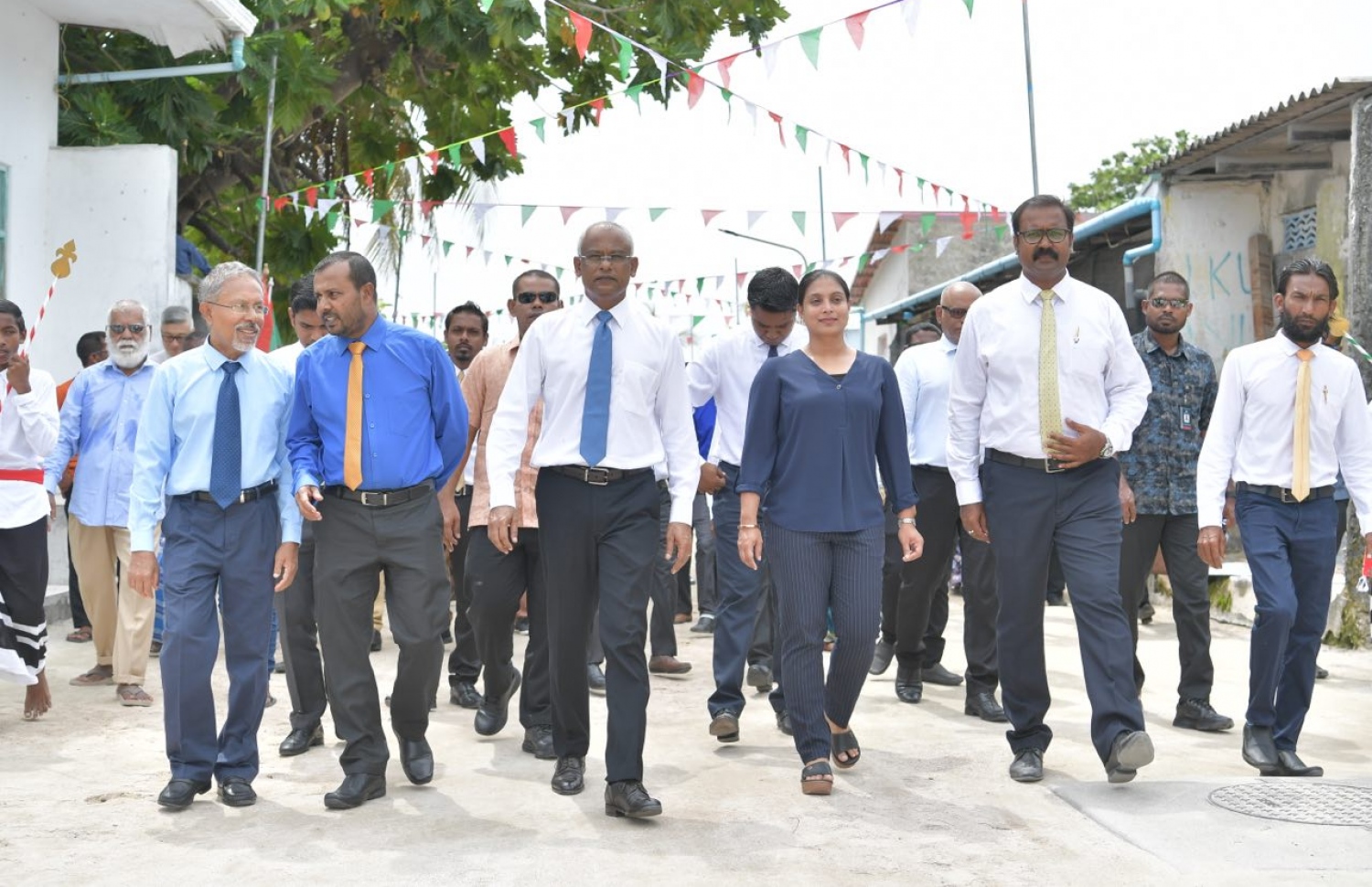 ނ. މިލަދޫ: ސެޕްޓެމްބަރު 5، 2019: ނ. މިލަދޫ ހިދާޔާ ސްކޫލުގެ ރަން ޔޫބީލް ފާހަގަކުރަން އެ ރަށުގައި ބޭއްވި ރަސްމިއްޔާތެއް ޝަރަފުވެރިކޮށްދެއްވުމަށް ރައީސް އިބްރާހިމް މުހައްމަދު ސޯލިހު މިލަދޫގައި.-- ފޮޓޯ: ރައީސް އޮފީސް